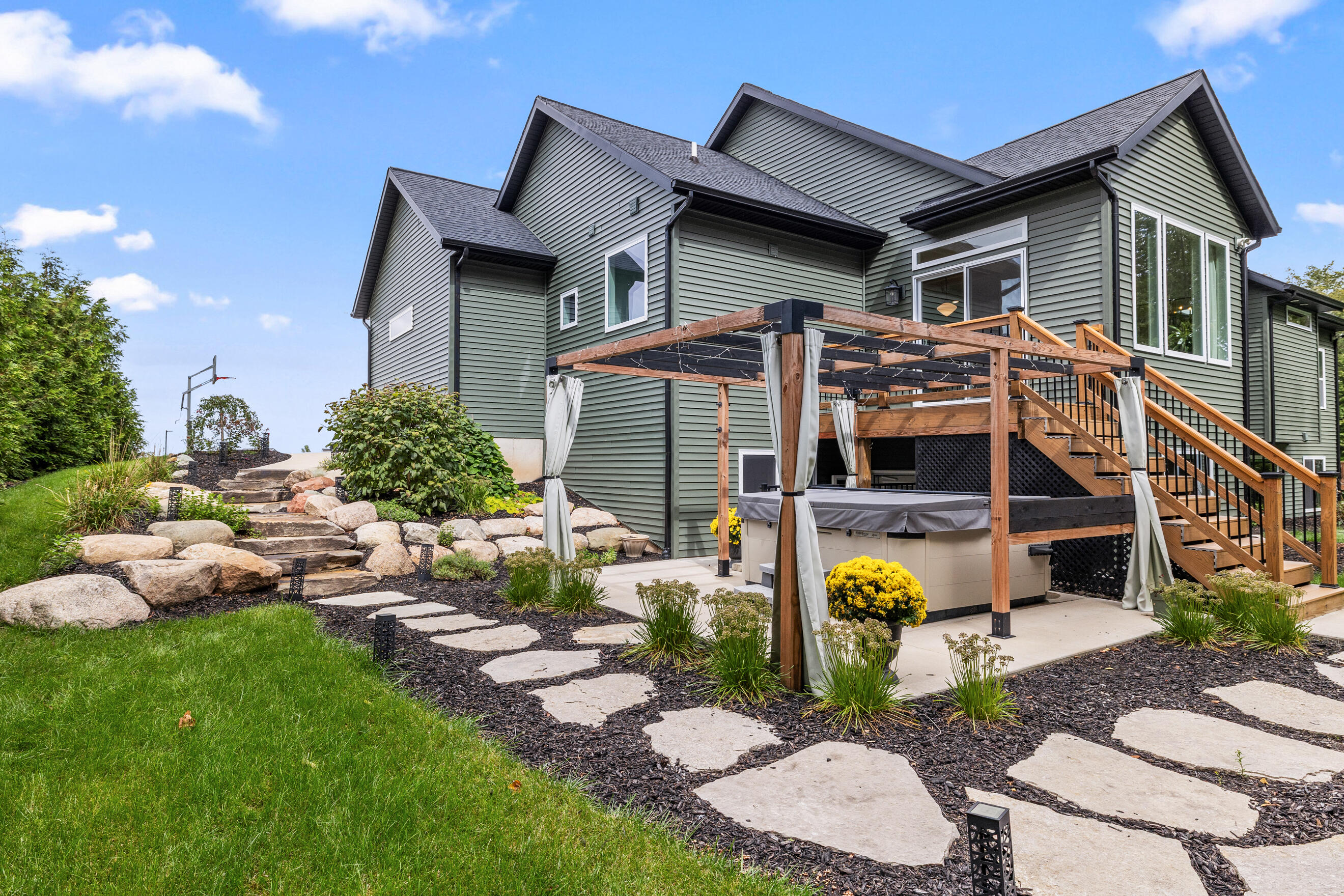 7258 Crossridge Drive SE Grand Rapids MI 49512
