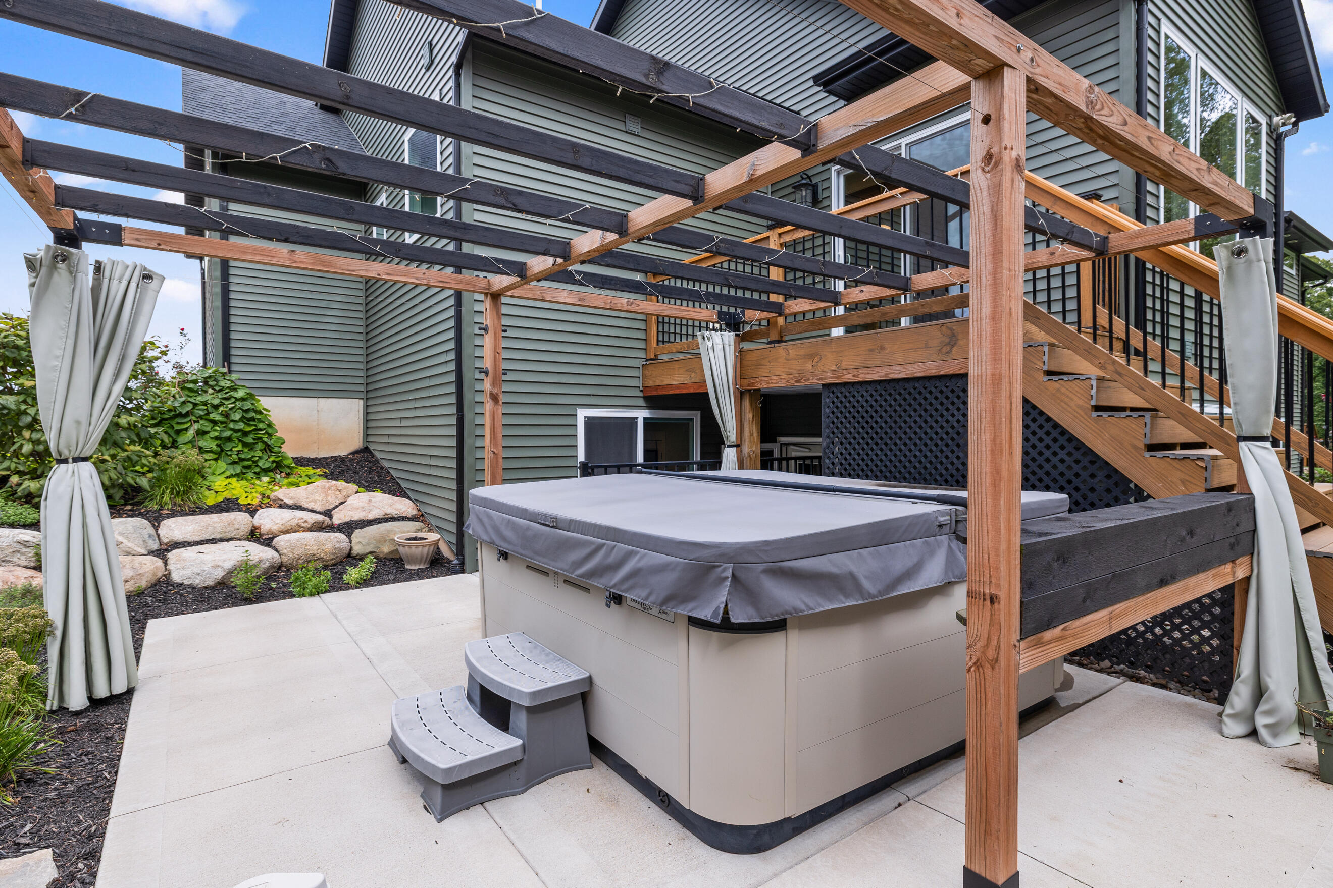 7258 Crossridge Drive SE Grand Rapids MI 49512