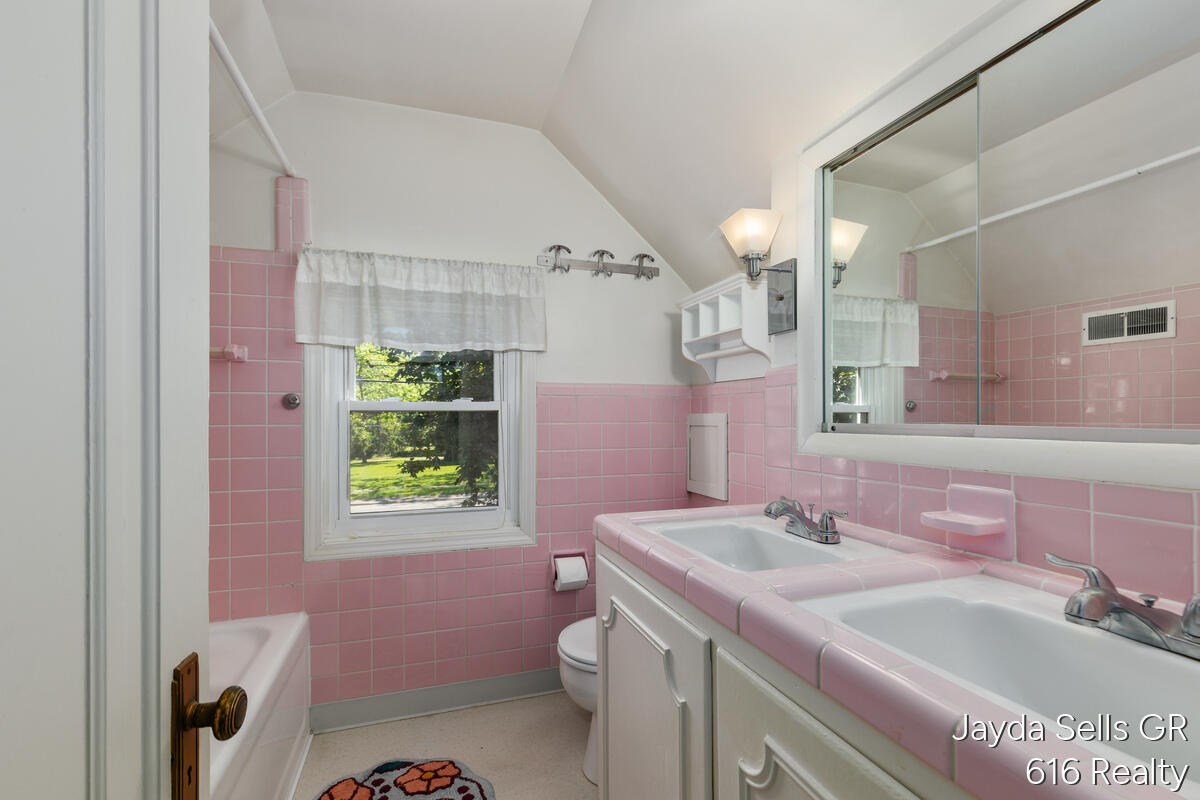 1853 Leonard Street NW Grand Rapids MI 49504