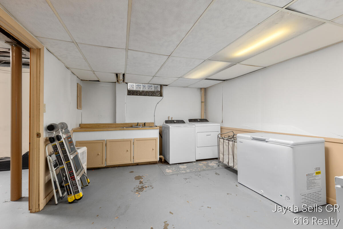 1853 Leonard Street NW Grand Rapids MI 49504