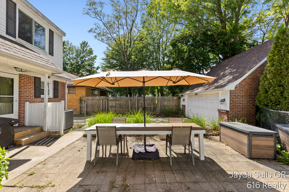 1853 Leonard Street NW Grand Rapids MI 49504