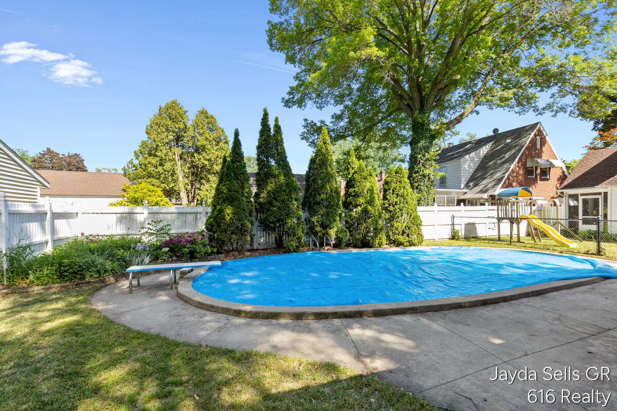 1853 Leonard Street NW Grand Rapids MI 49504