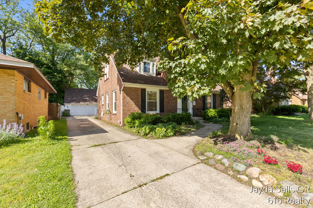 1853 Leonard Street NW Grand Rapids MI 49504
