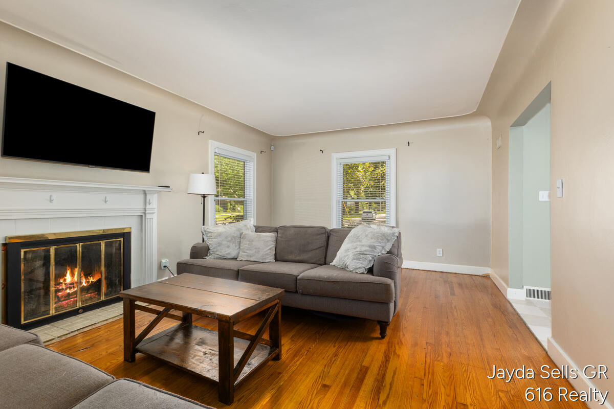 1853 Leonard Street NW Grand Rapids MI 49504