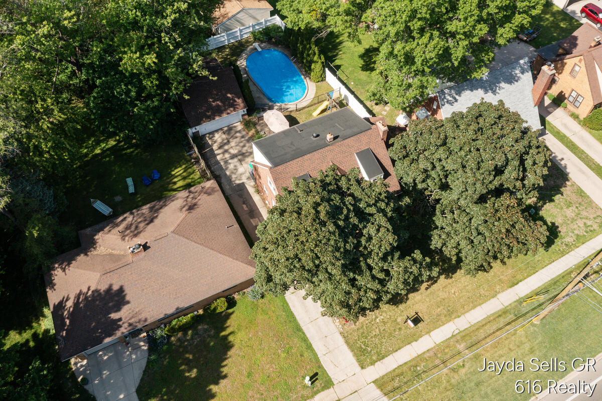 1853 Leonard Street NW Grand Rapids MI 49504