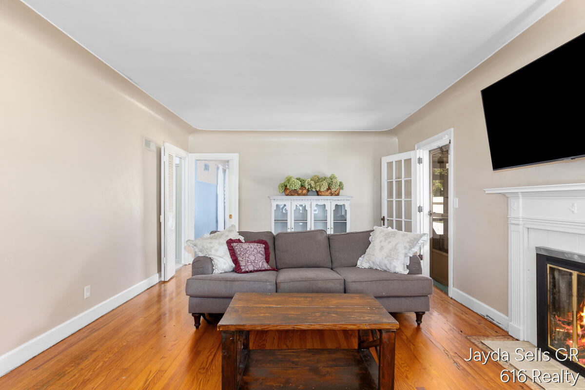 1853 Leonard Street NW Grand Rapids MI 49504