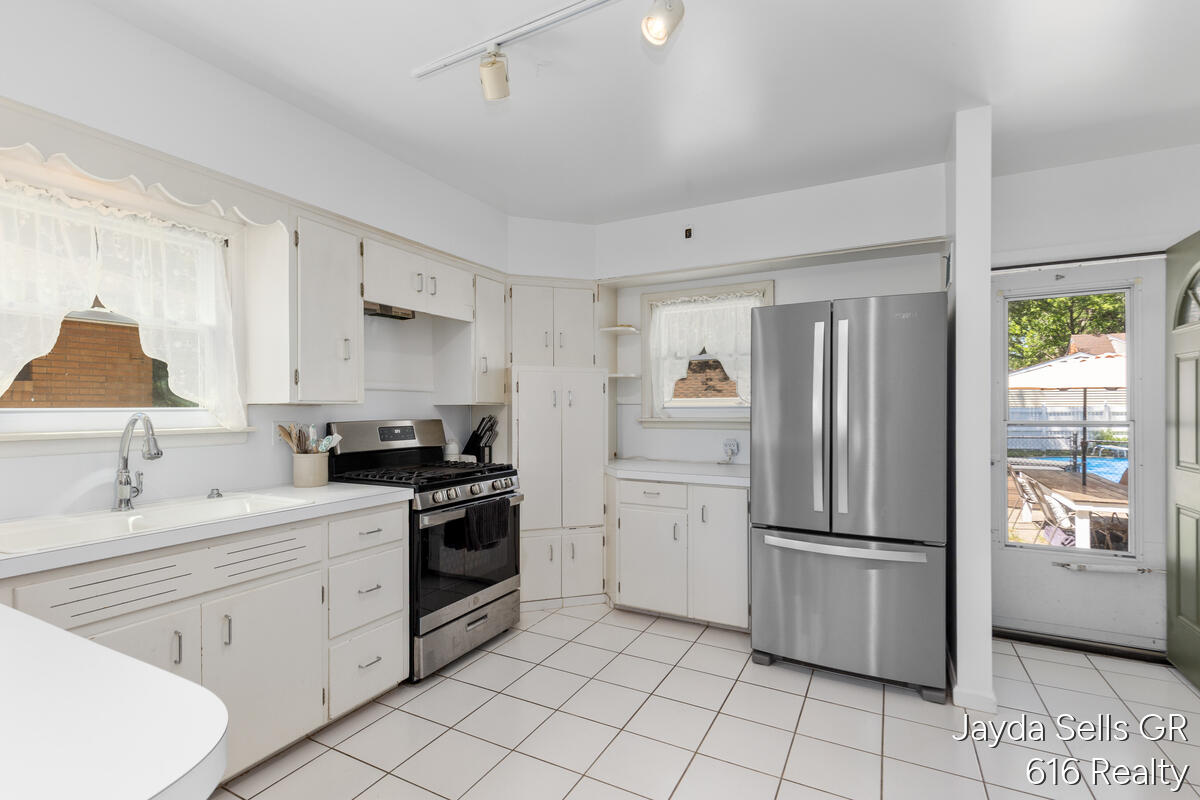 1853 Leonard Street NW Grand Rapids MI 49504