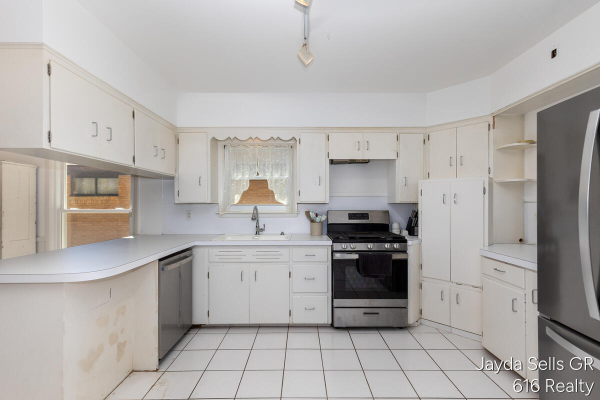 1853 Leonard Street NW Grand Rapids MI 49504