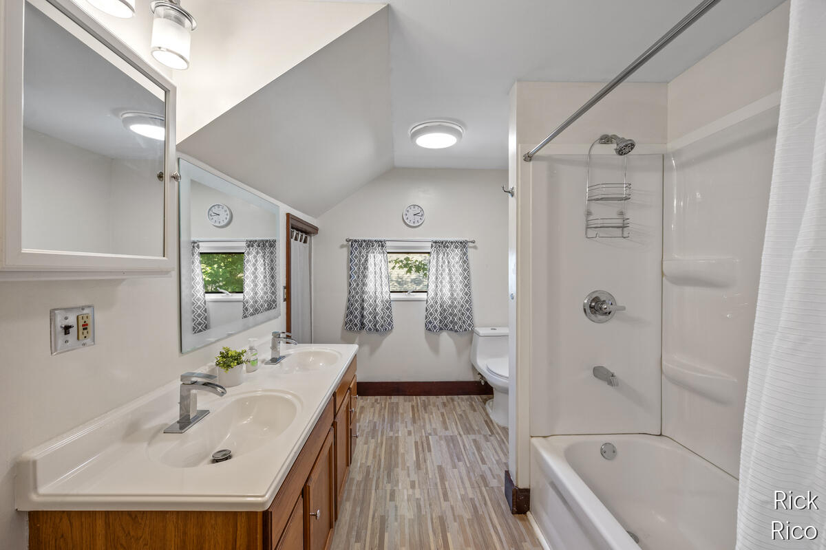 2246 Harding Avenue Muskegon MI 49441