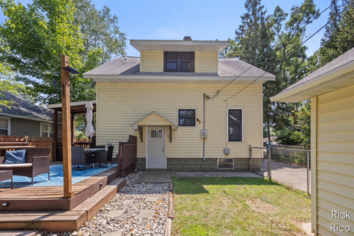 2246 Harding Avenue Muskegon MI 49441