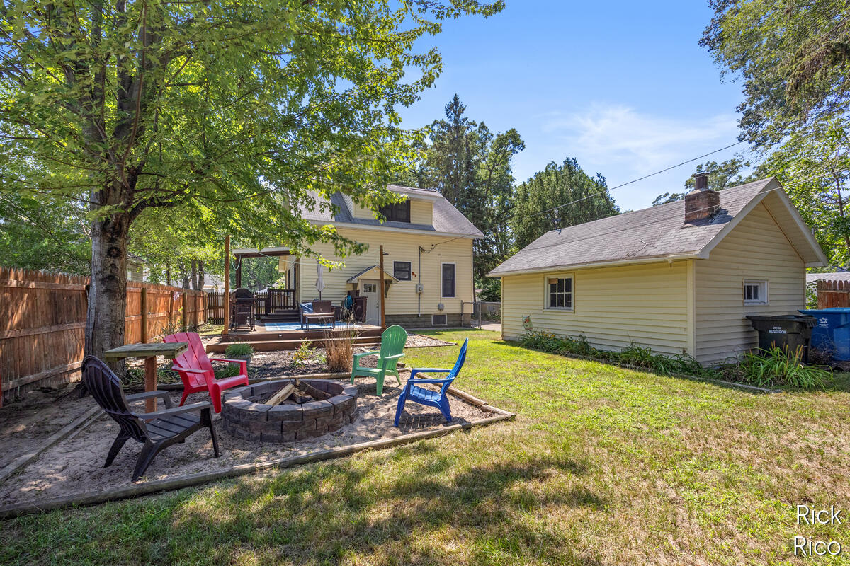 2246 Harding Avenue Muskegon MI 49441