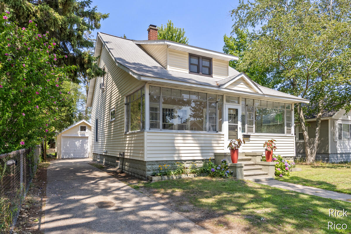 2246 Harding Avenue Muskegon MI 49441