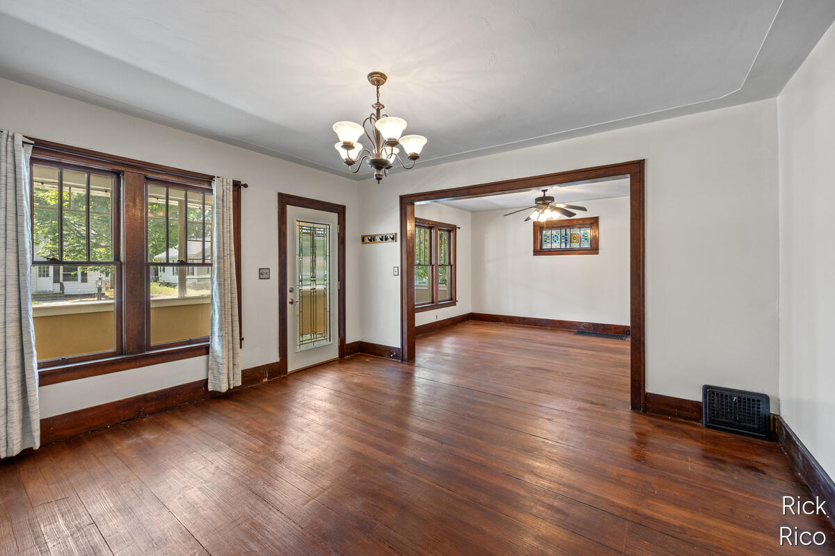 2246 Harding Avenue Muskegon MI 49441