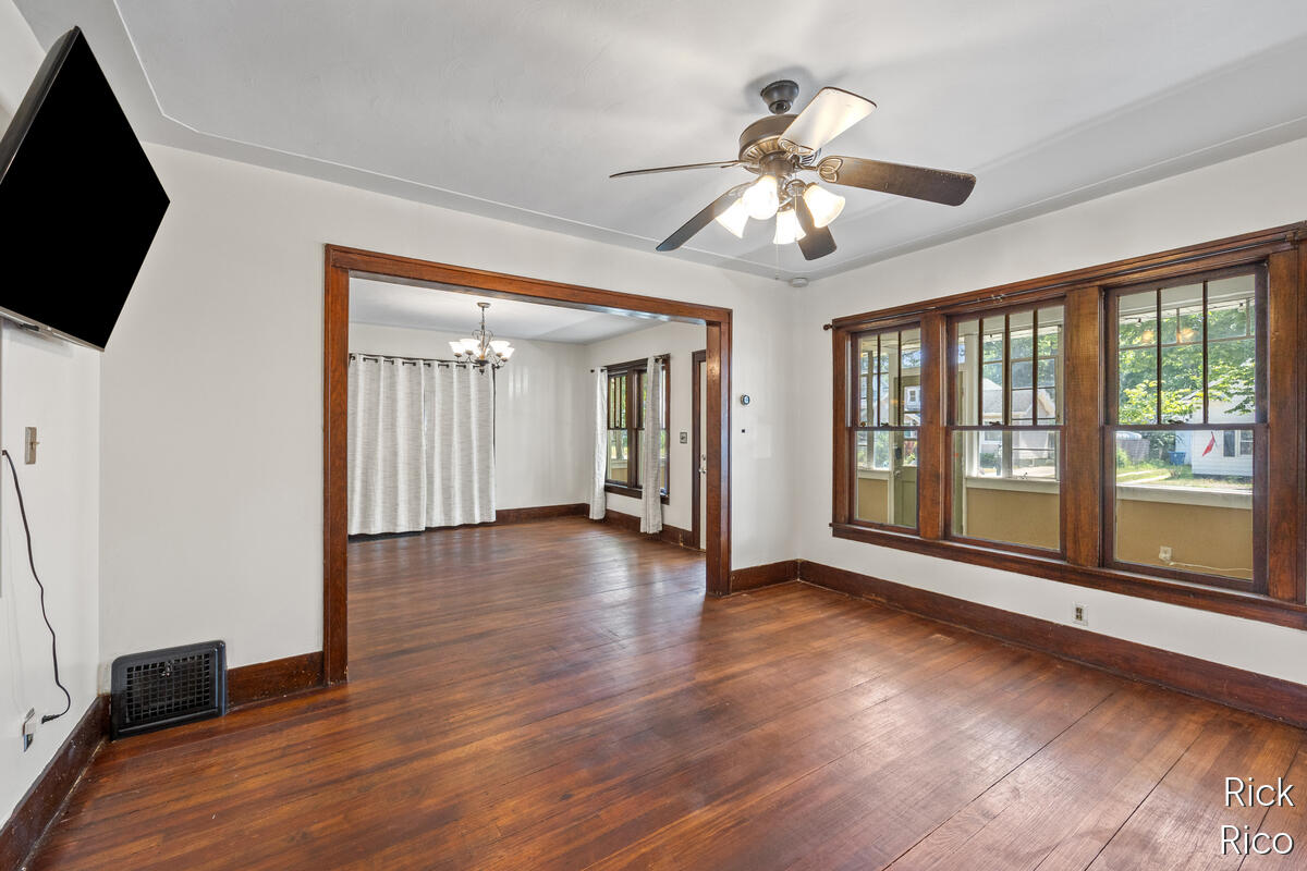 2246 Harding Avenue Muskegon MI 49441