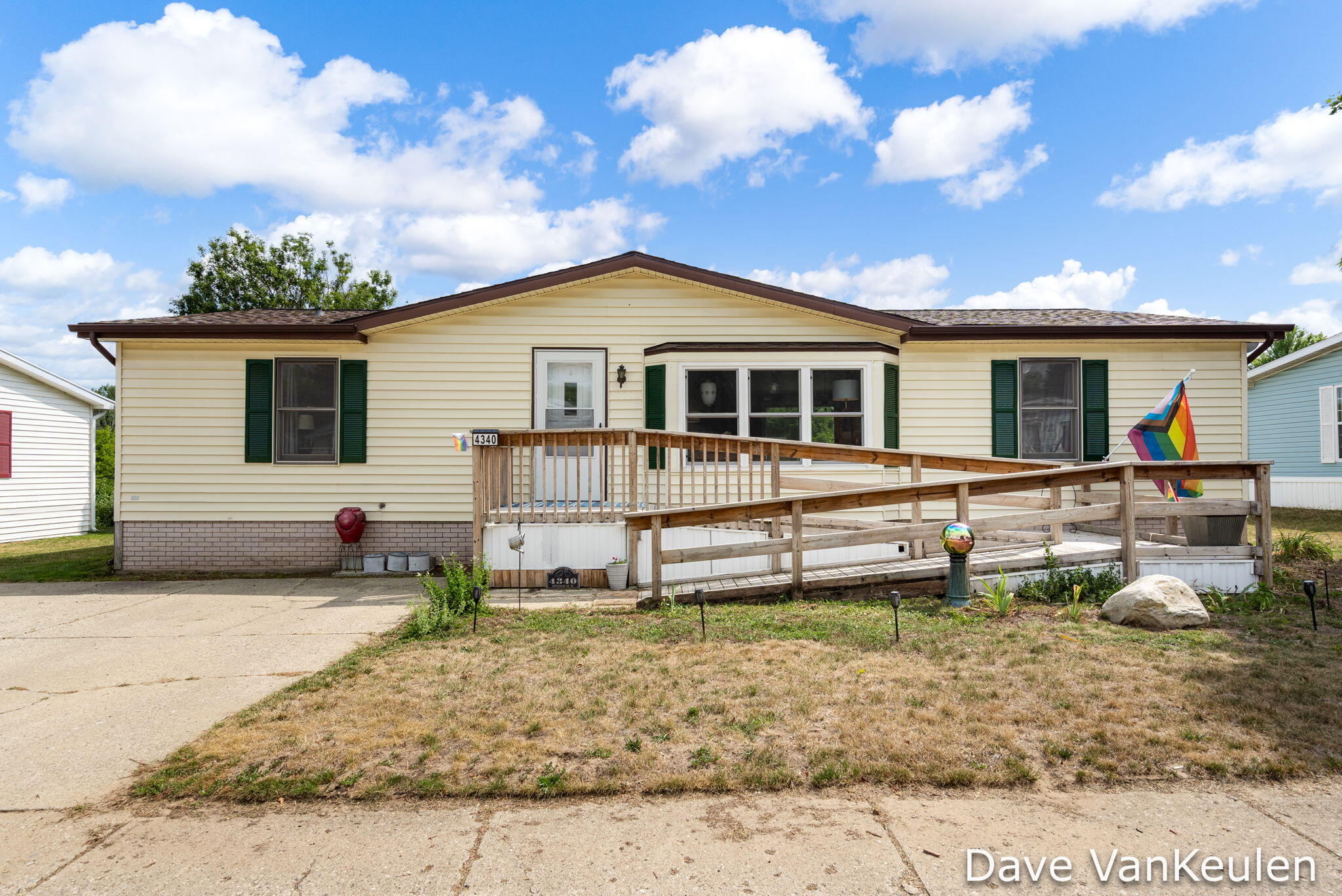 4340 Brookmere Drive SE Grand Rapids MI 49512