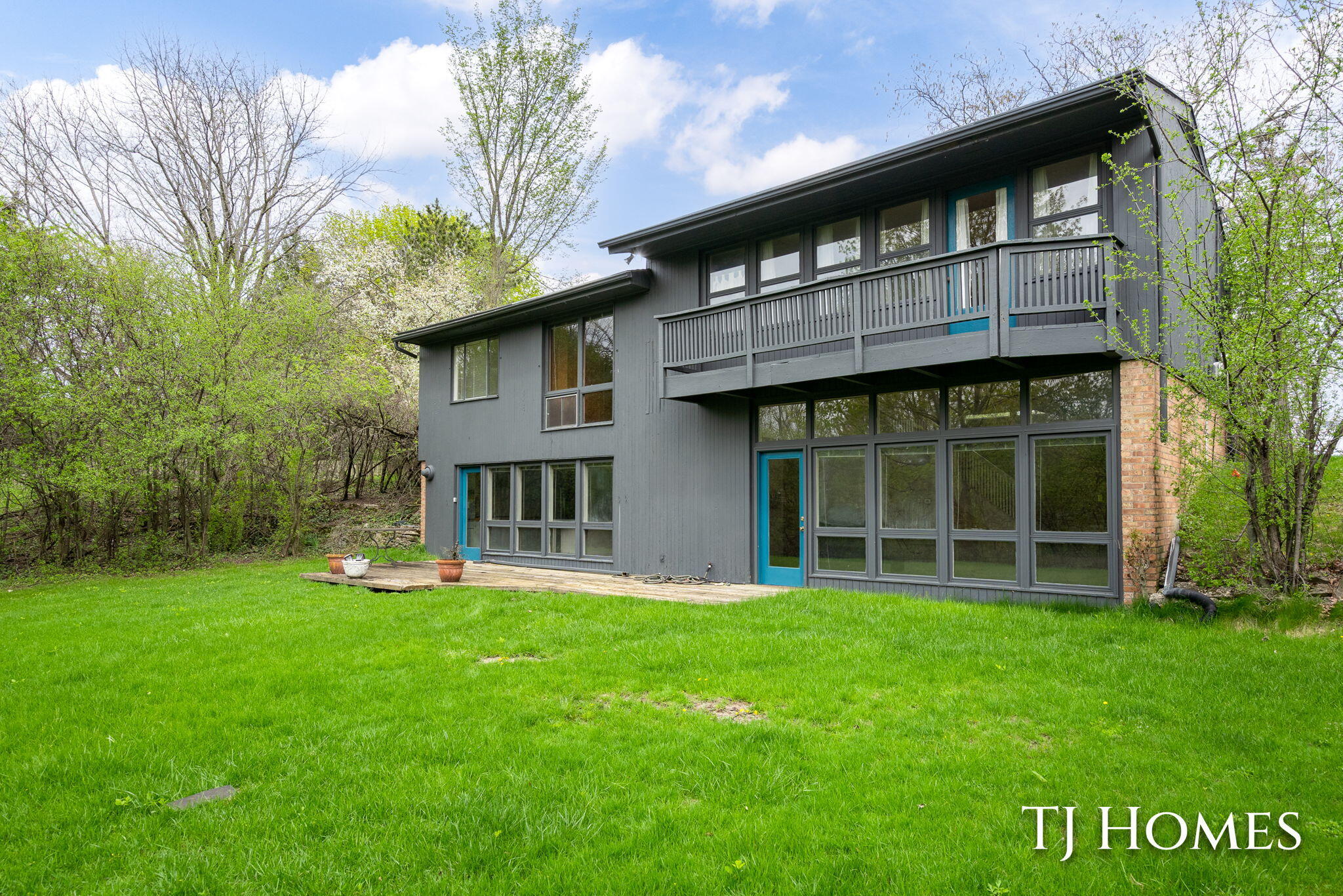 2914 Cascade Road SE Grand Rapids MI 49506