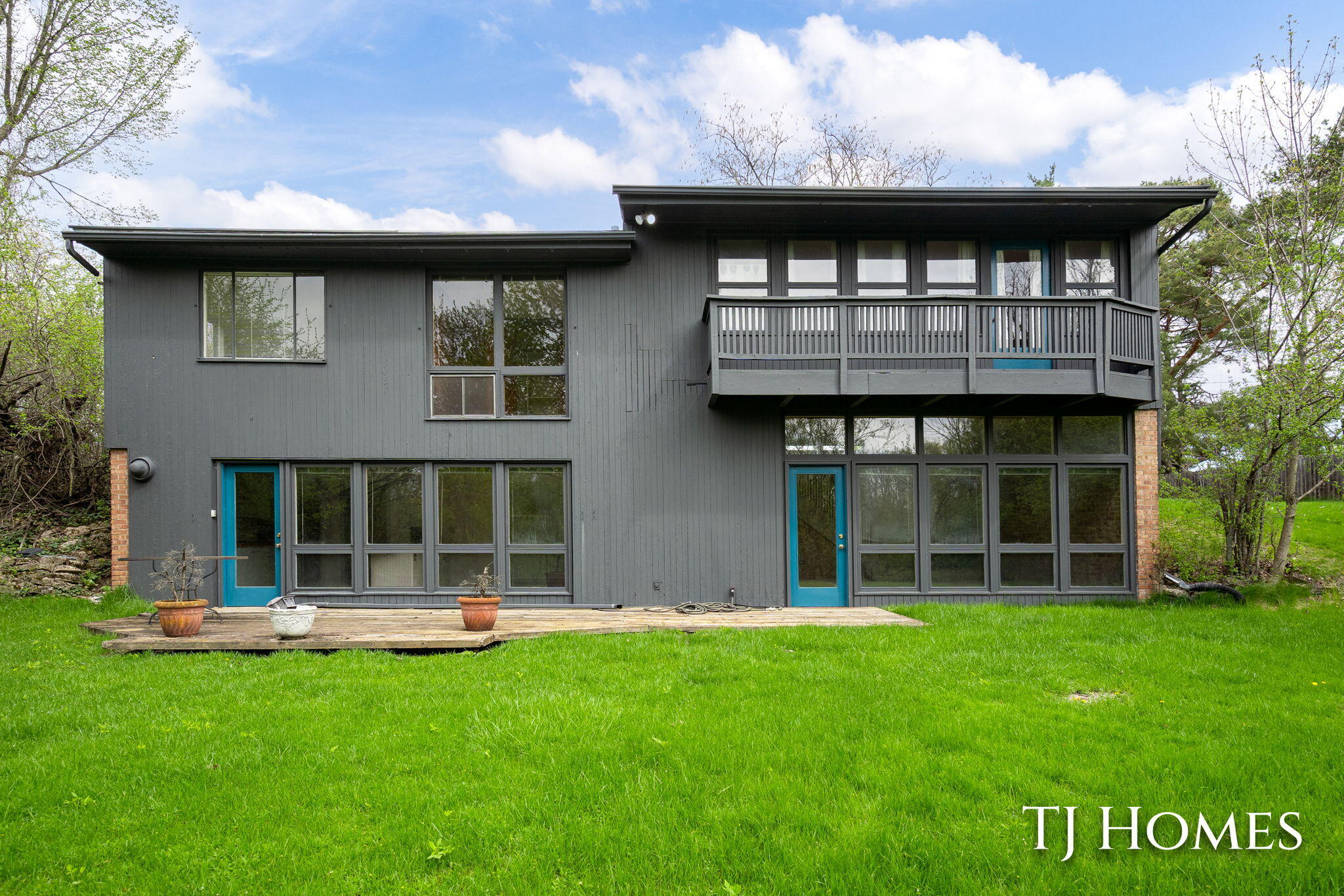 2914 Cascade Road SE Grand Rapids MI 49506