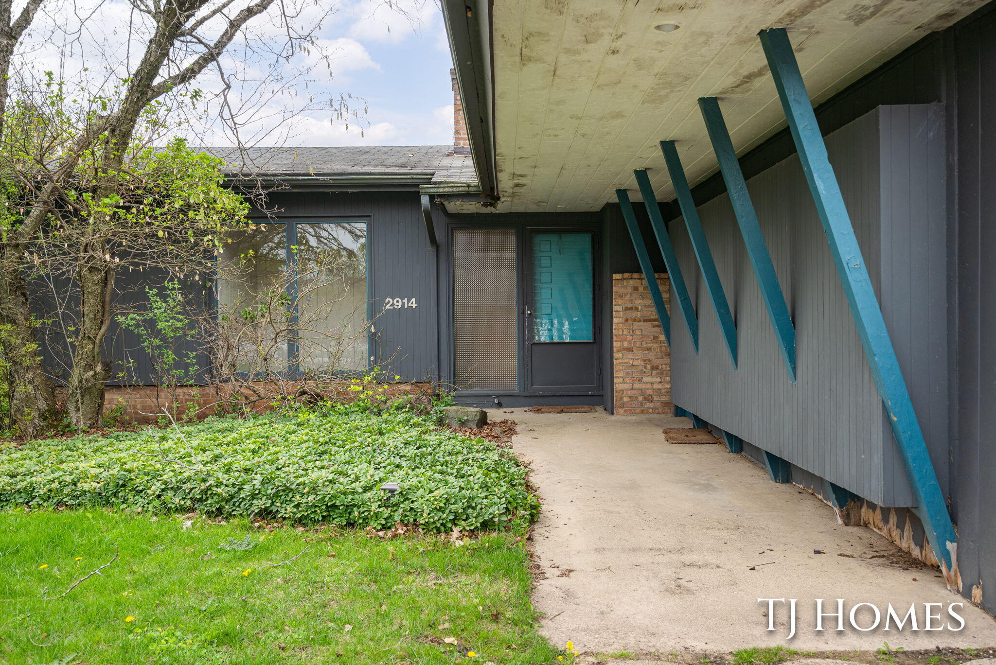 2914 Cascade Road SE Grand Rapids MI 49506