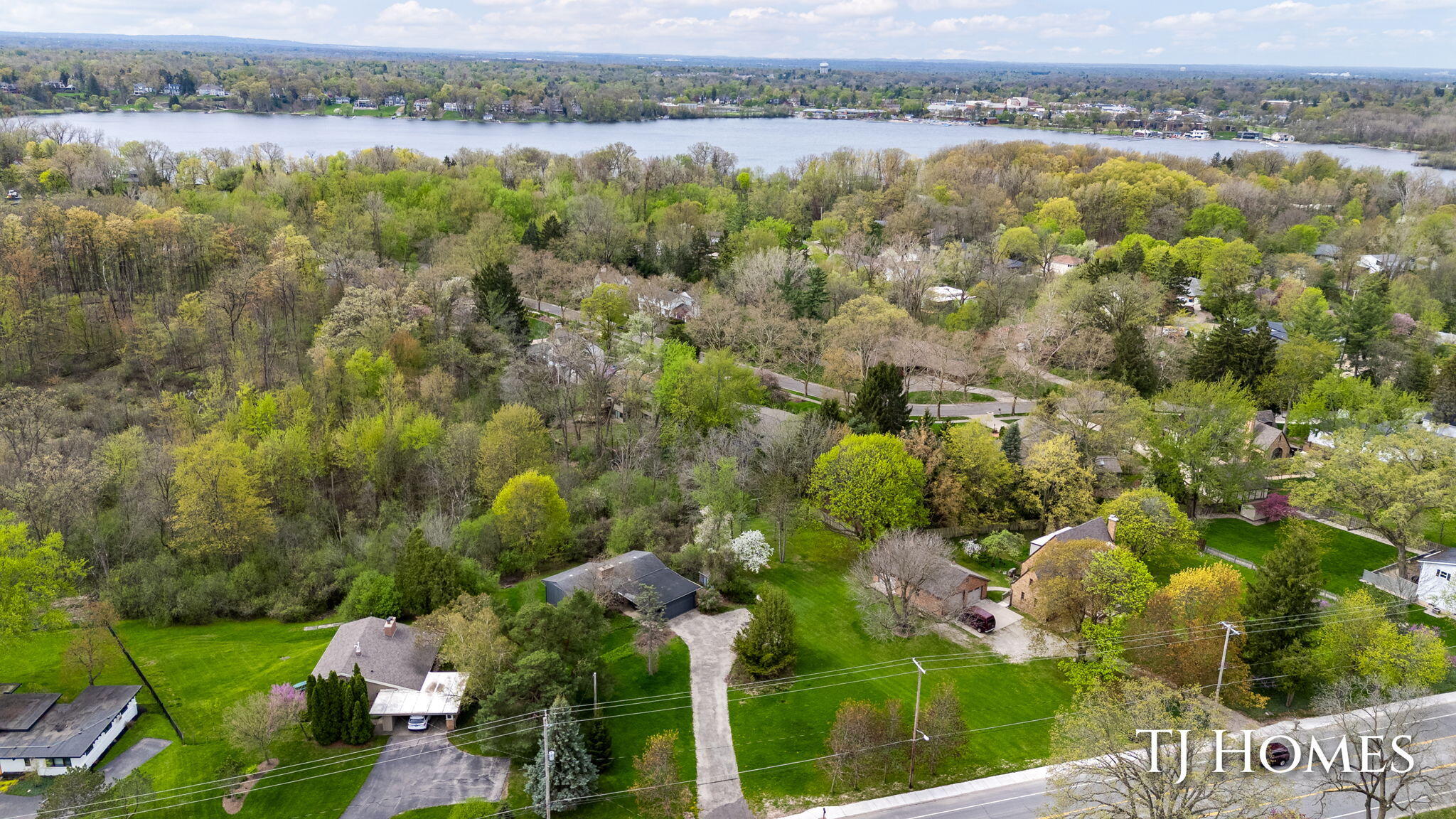 2914 Cascade Road SE Grand Rapids MI 49506