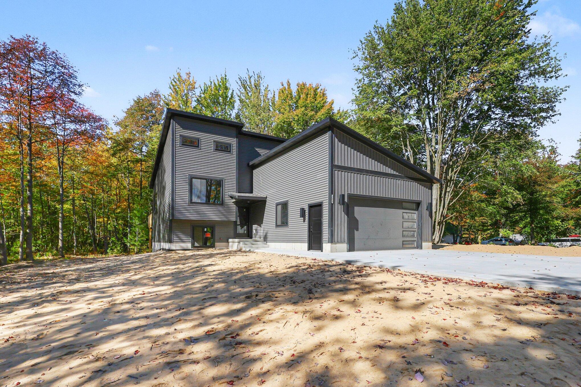 3803 S Brooks Road Muskegon MI 49444