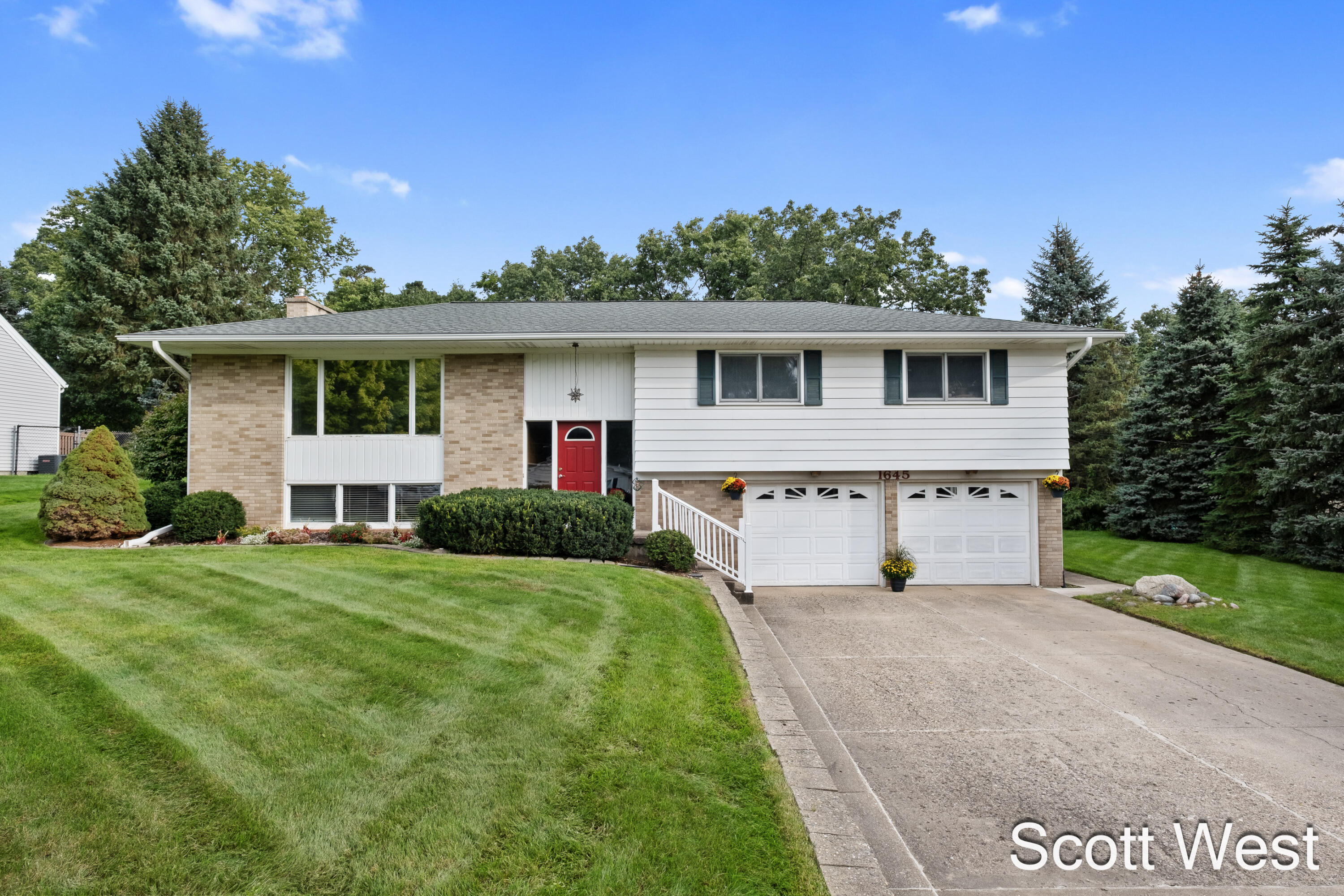 1645 Waldorf Street NW Grand Rapids MI 49544