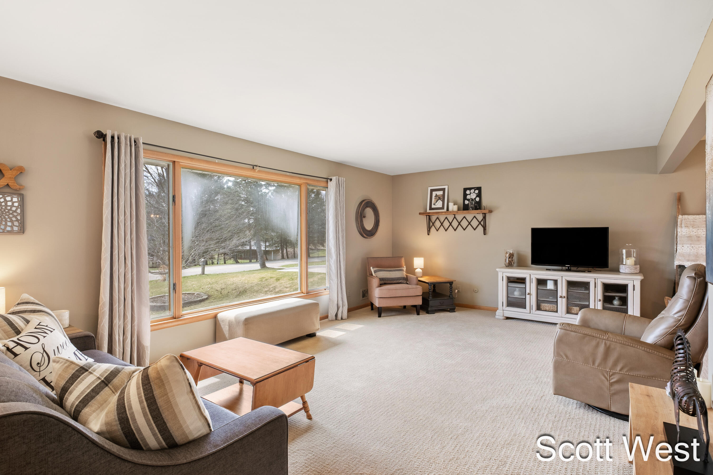 1645 Waldorf Street NW Grand Rapids MI 49544