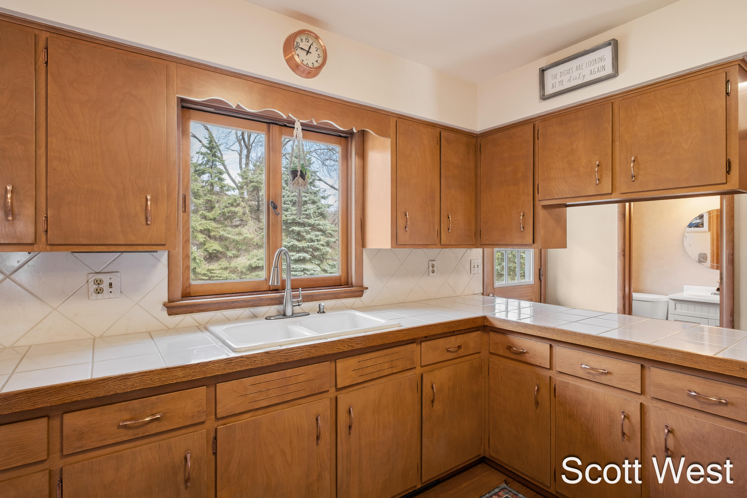 1645 Waldorf Street NW Grand Rapids MI 49544