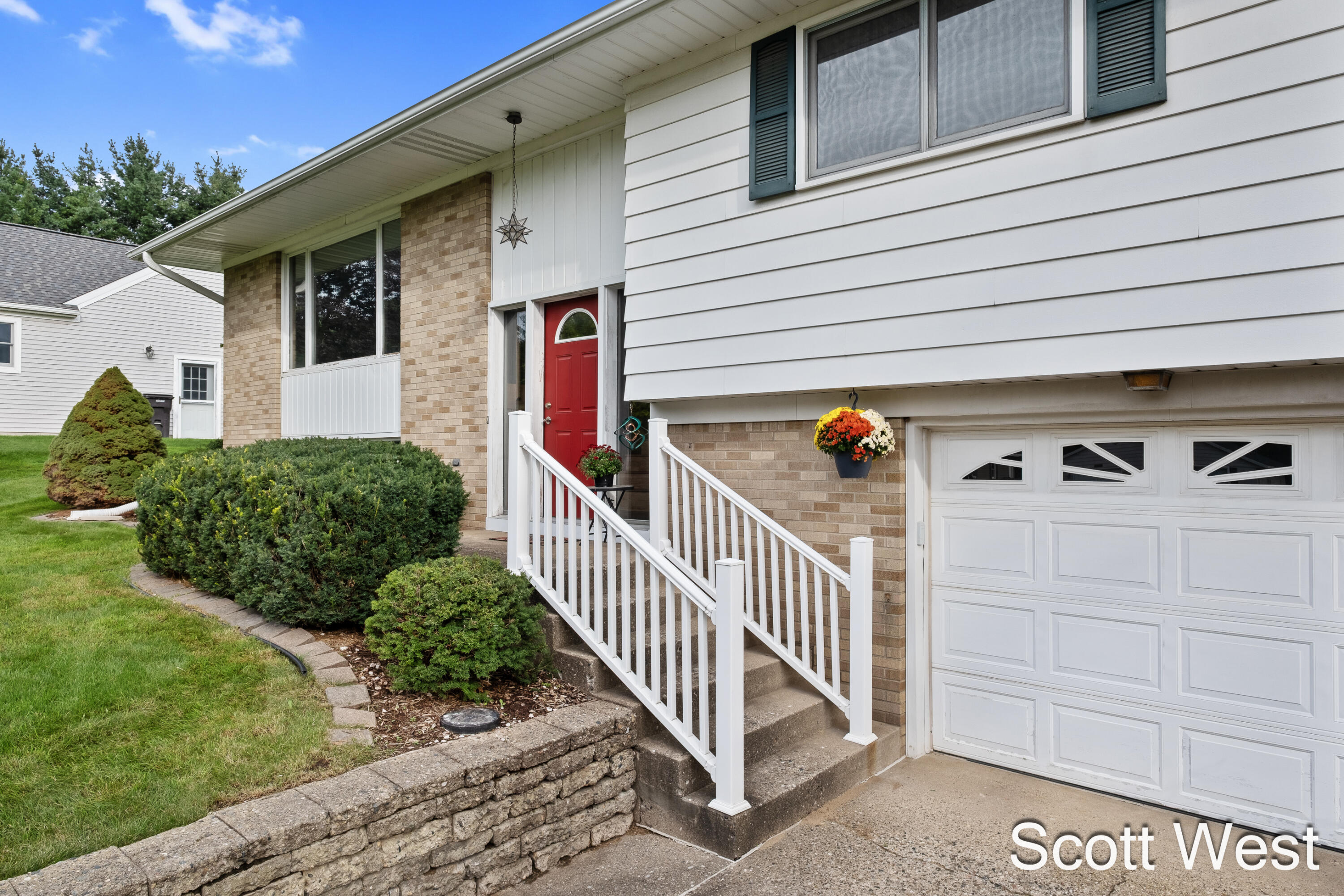 1645 Waldorf Street NW Grand Rapids MI 49544