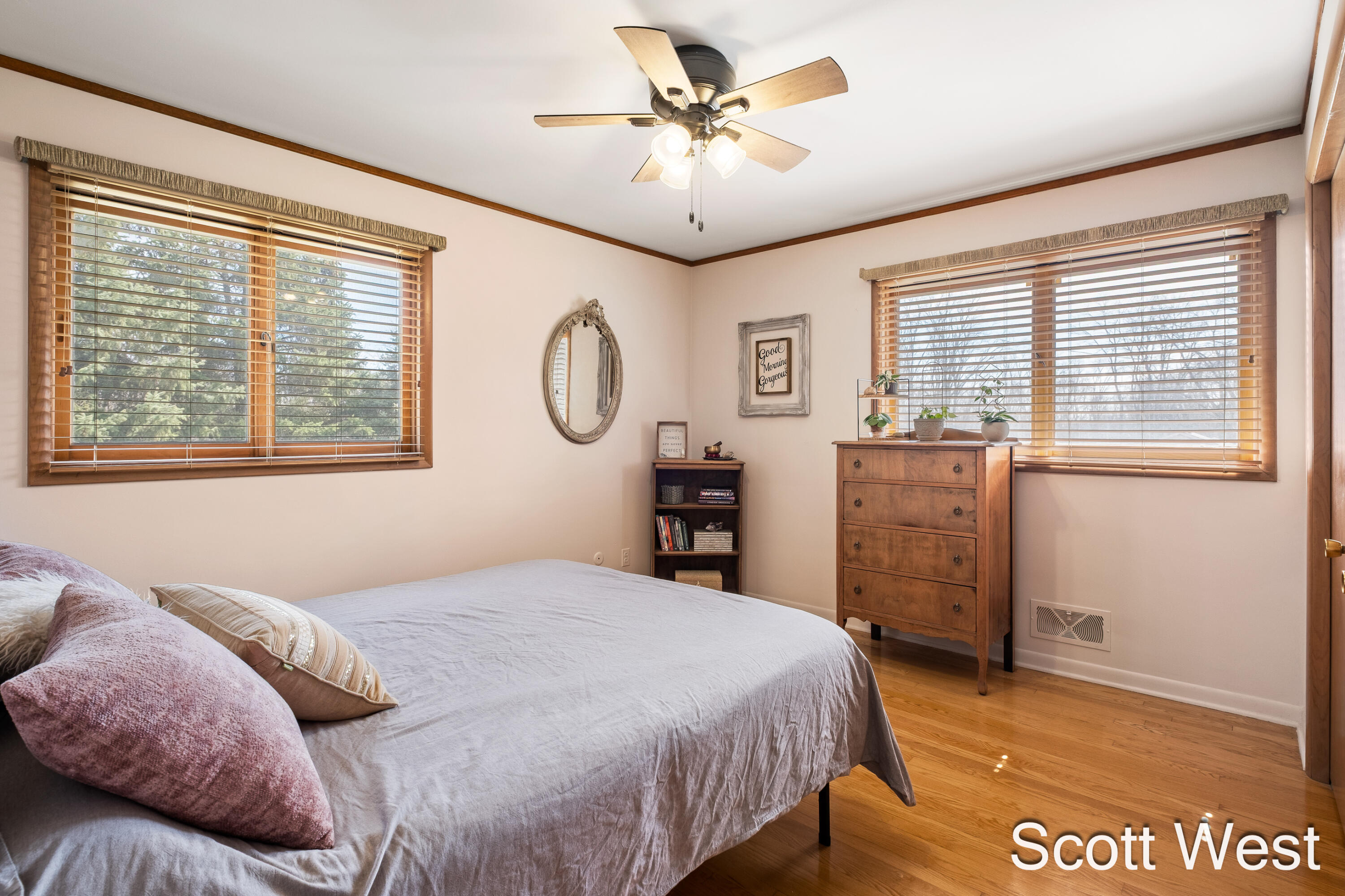 1645 Waldorf Street NW Grand Rapids MI 49544