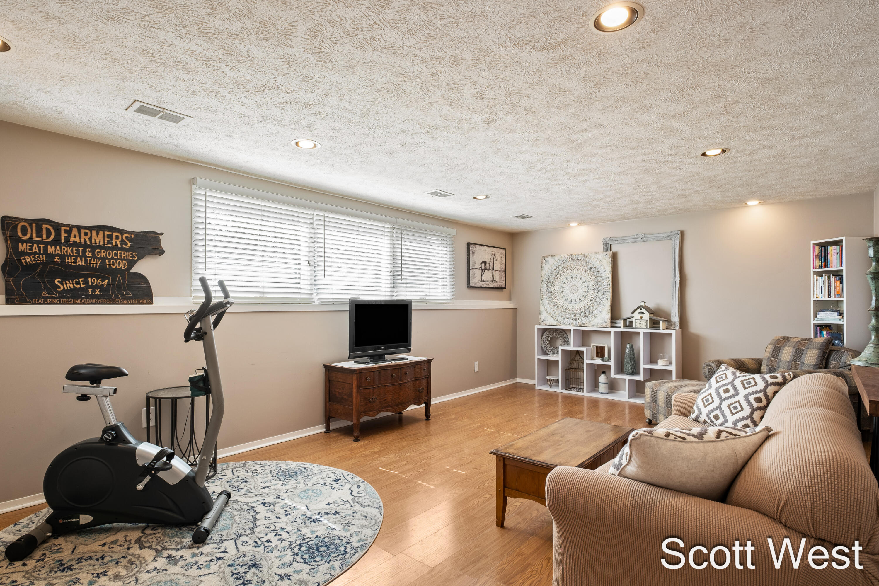 1645 Waldorf Street NW Grand Rapids MI 49544