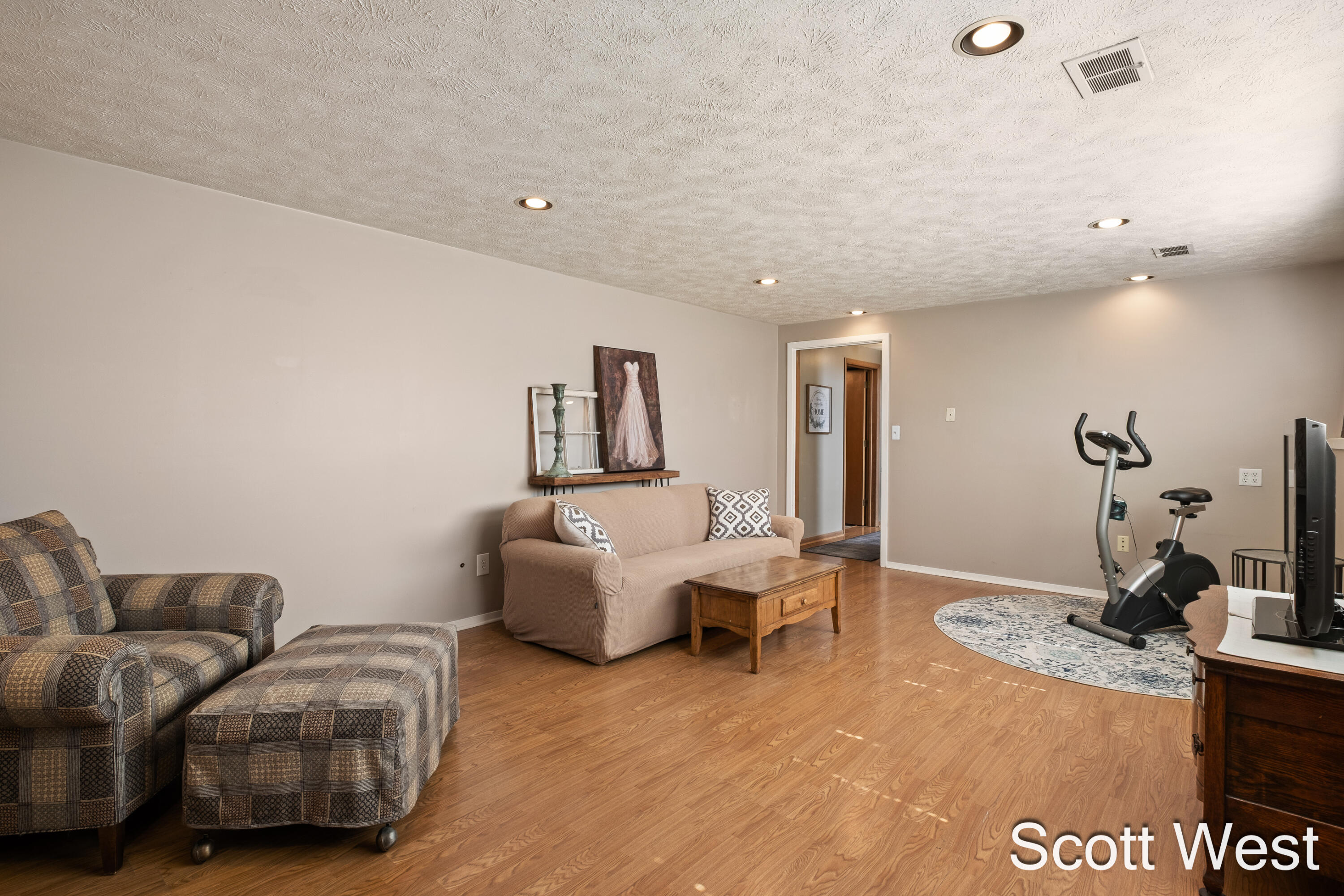 1645 Waldorf Street NW Grand Rapids MI 49544