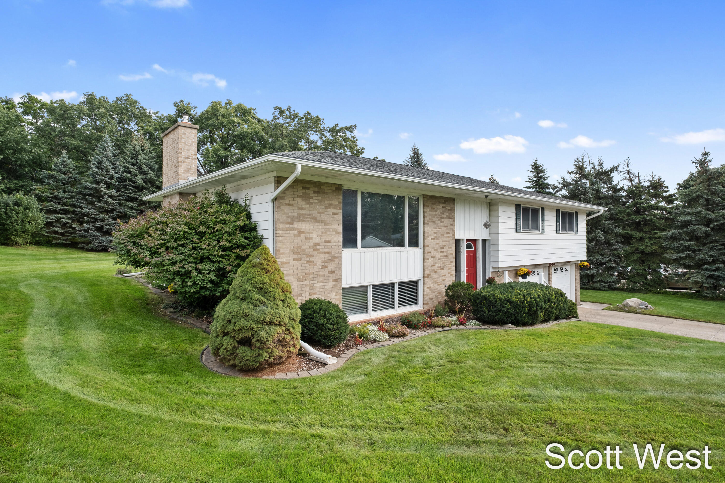 1645 Waldorf Street NW Grand Rapids MI 49544