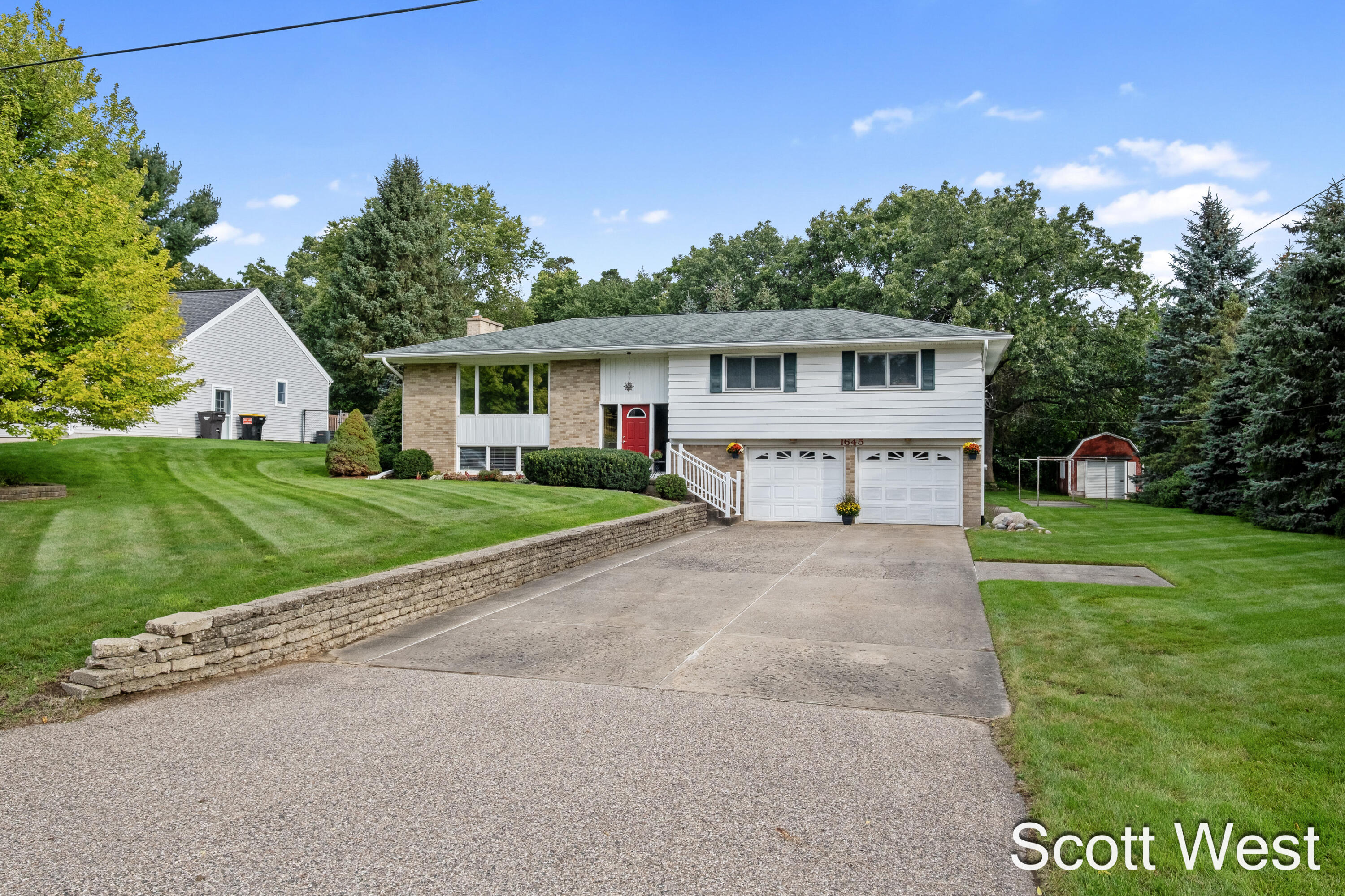 1645 Waldorf Street NW Grand Rapids MI 49544