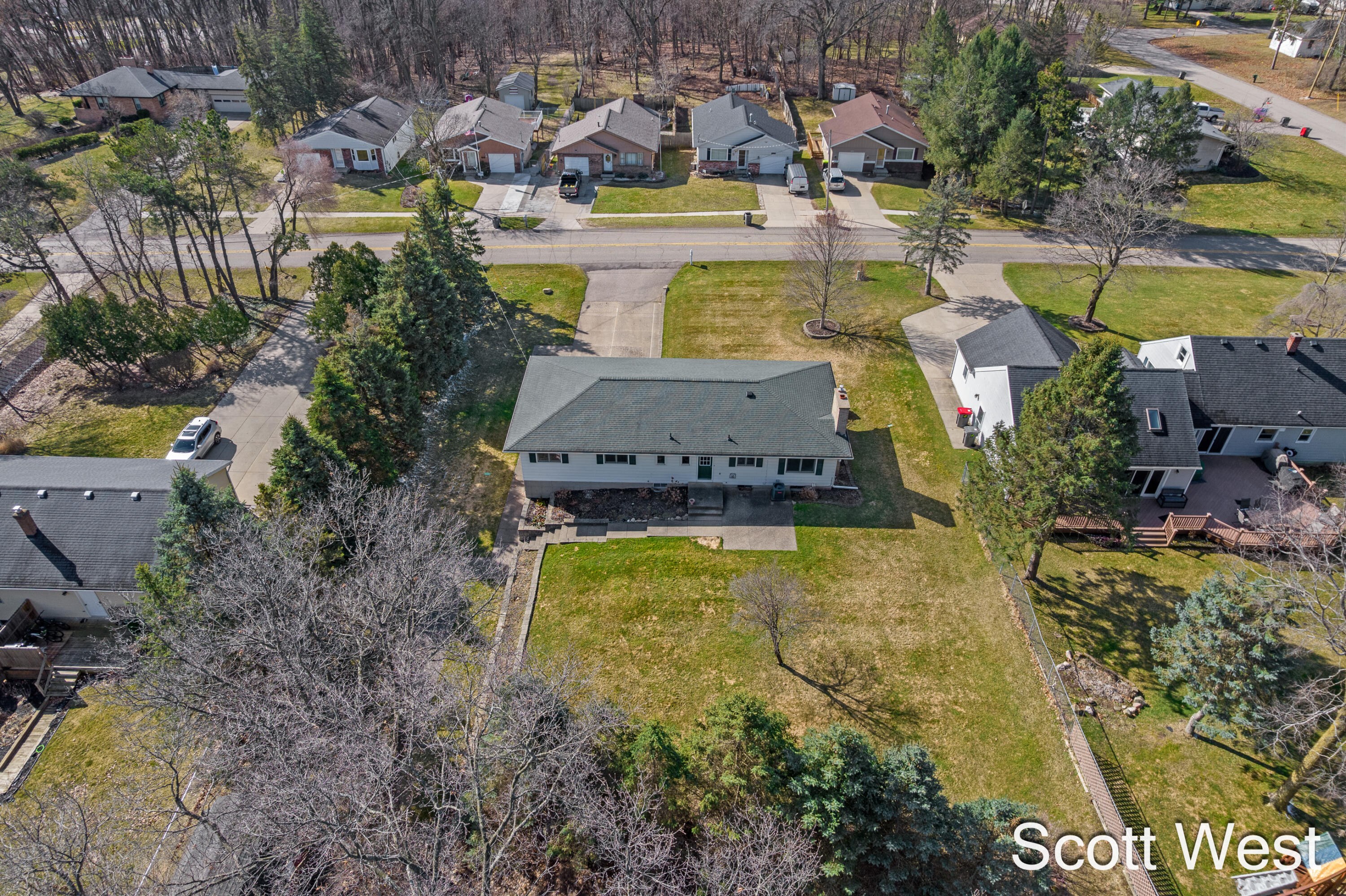 1645 Waldorf Street NW Grand Rapids MI 49544
