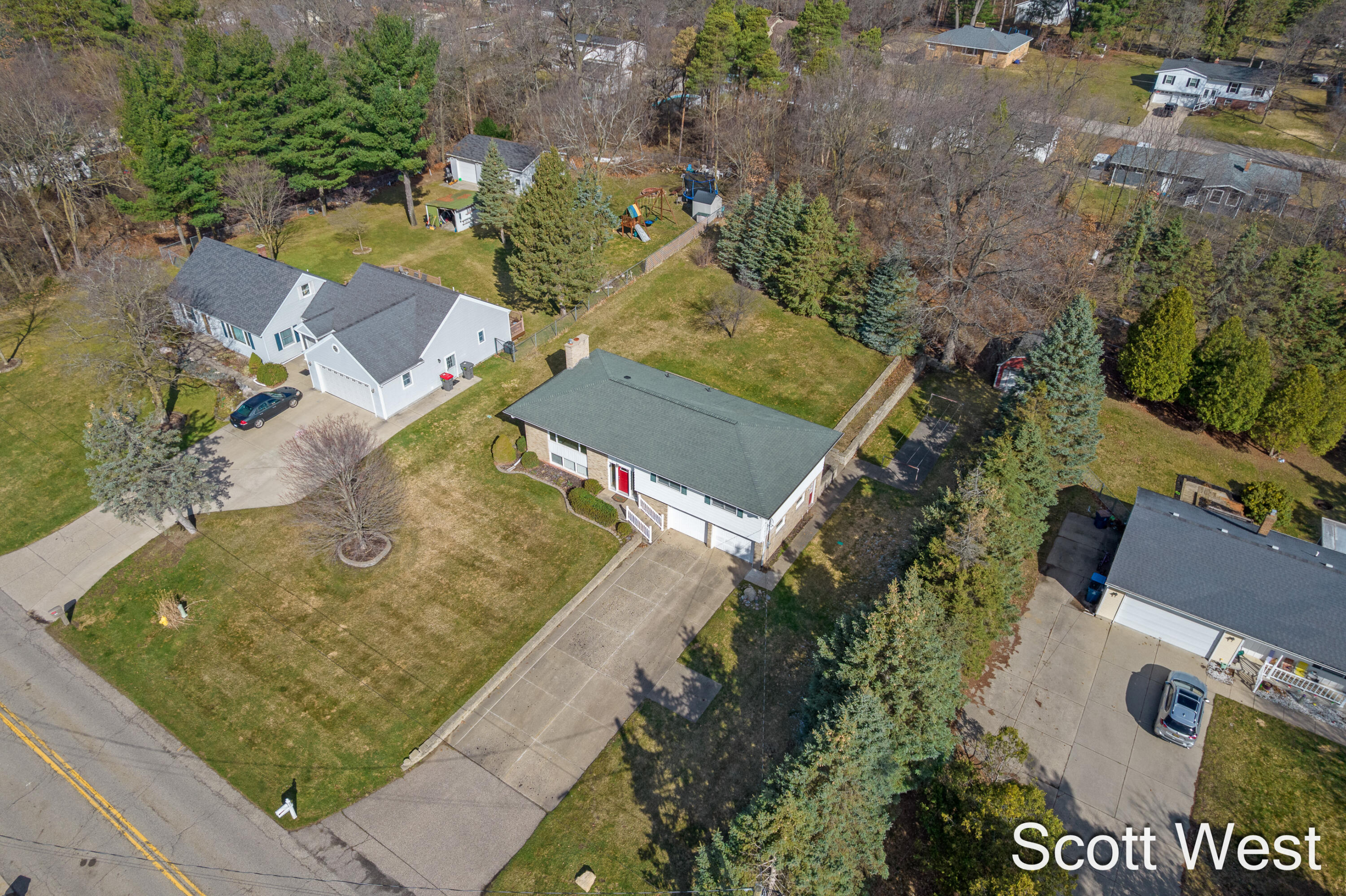 1645 Waldorf Street NW Grand Rapids MI 49544