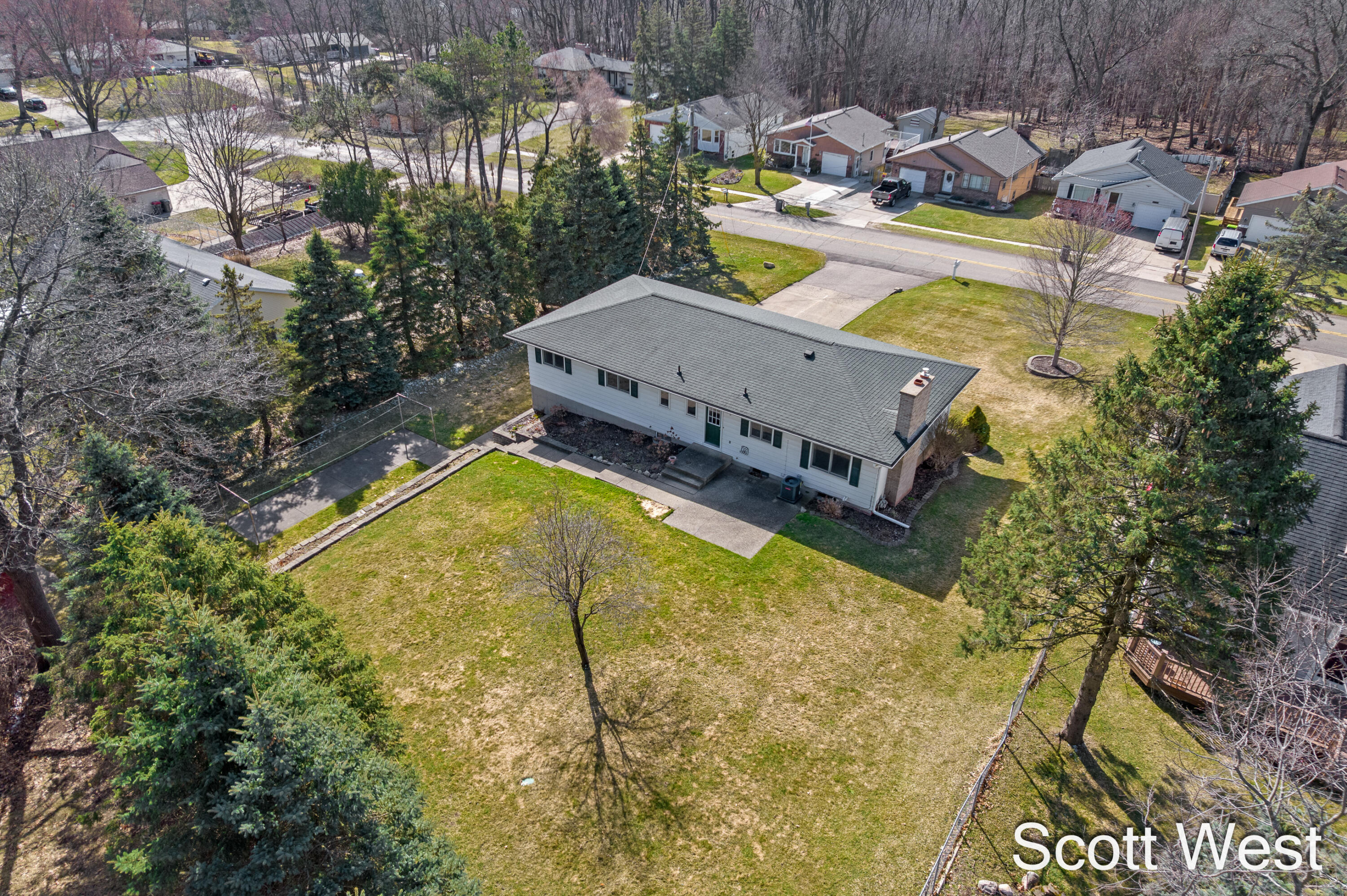 1645 Waldorf Street NW Grand Rapids MI 49544