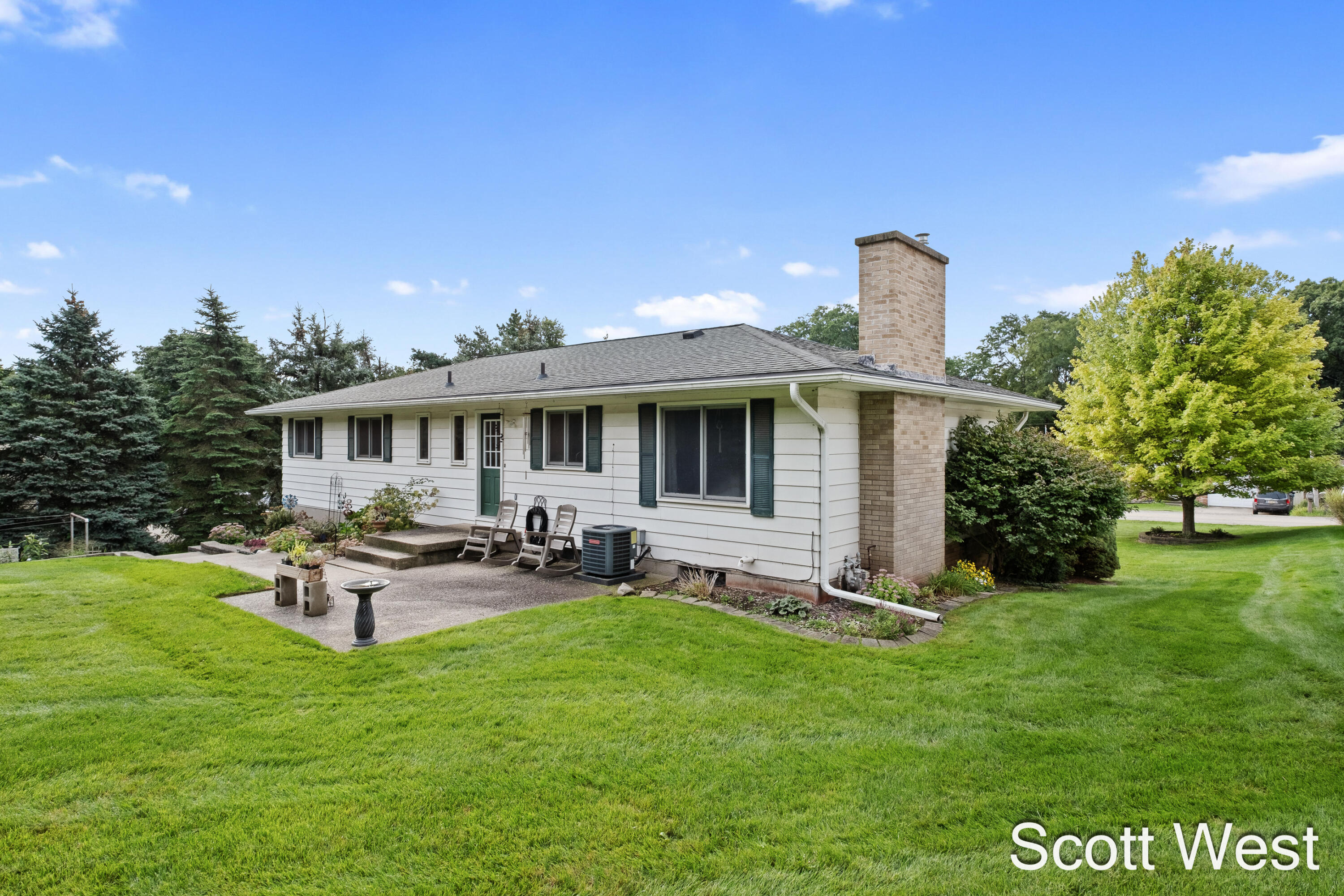 1645 Waldorf Street NW Grand Rapids MI 49544