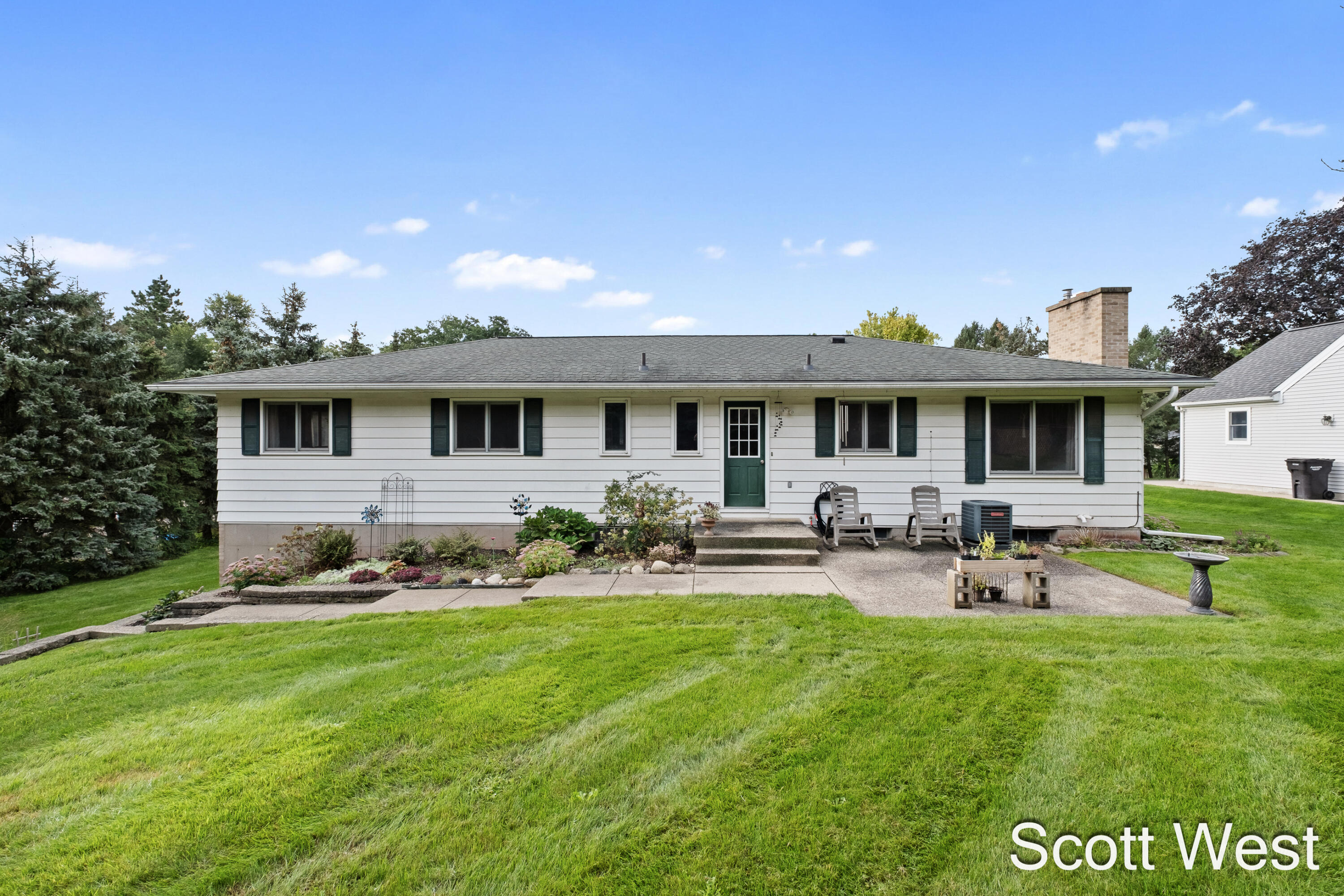 1645 Waldorf Street NW Grand Rapids MI 49544