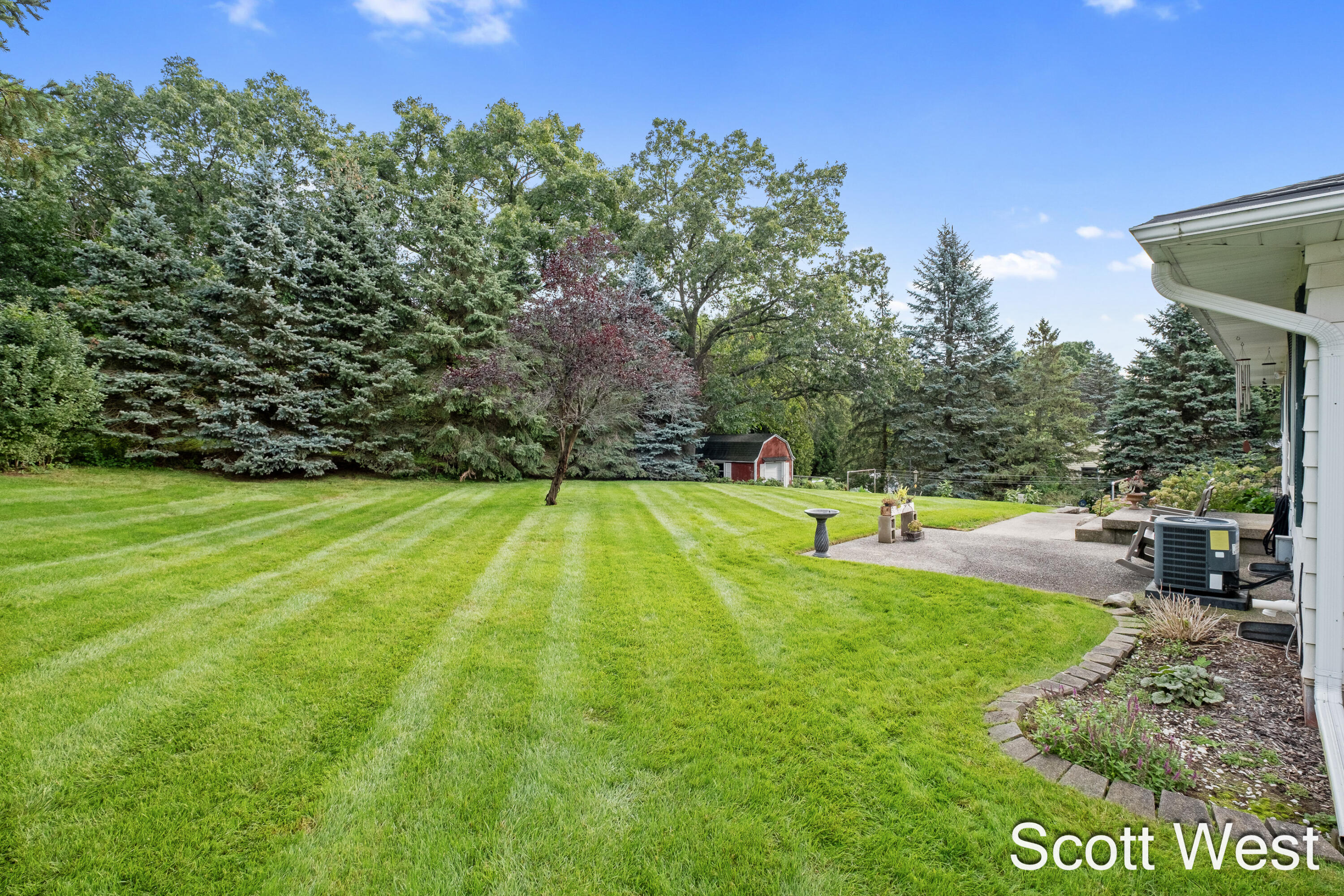 1645 Waldorf Street NW Grand Rapids MI 49544