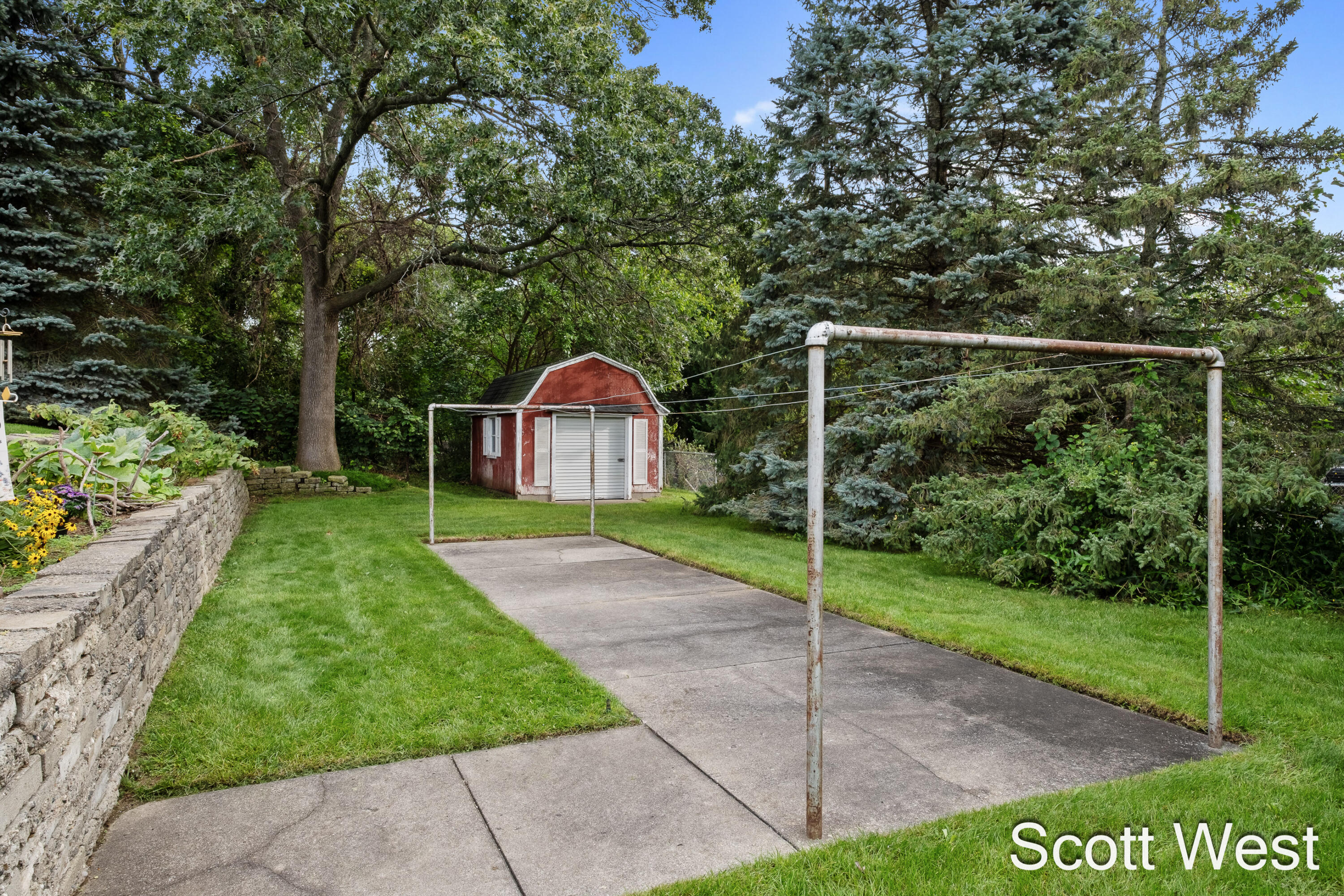 1645 Waldorf Street NW Grand Rapids MI 49544