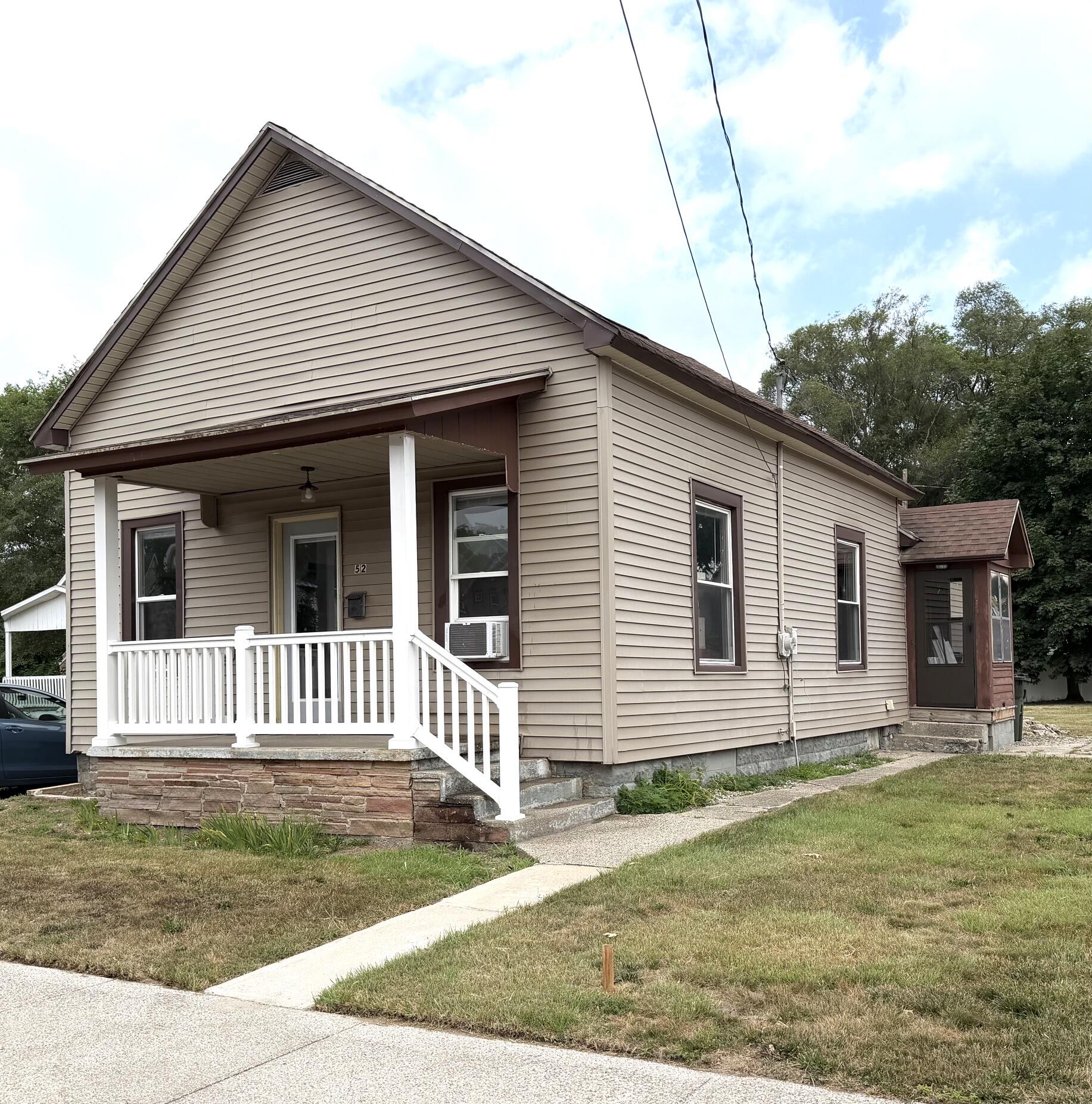 52 Iona Avenue Muskegon MI 49442