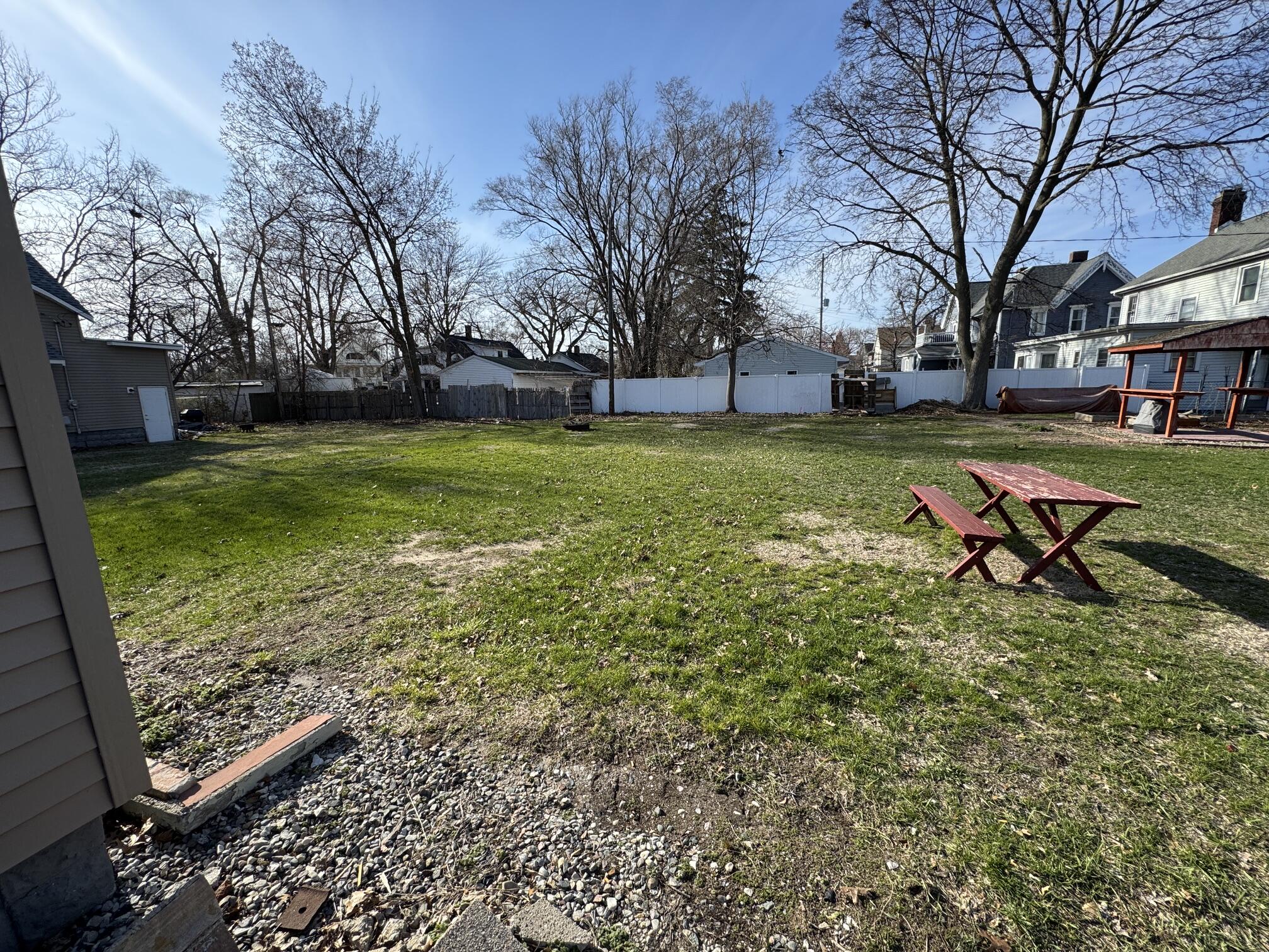 52 Iona Avenue Muskegon MI 49442