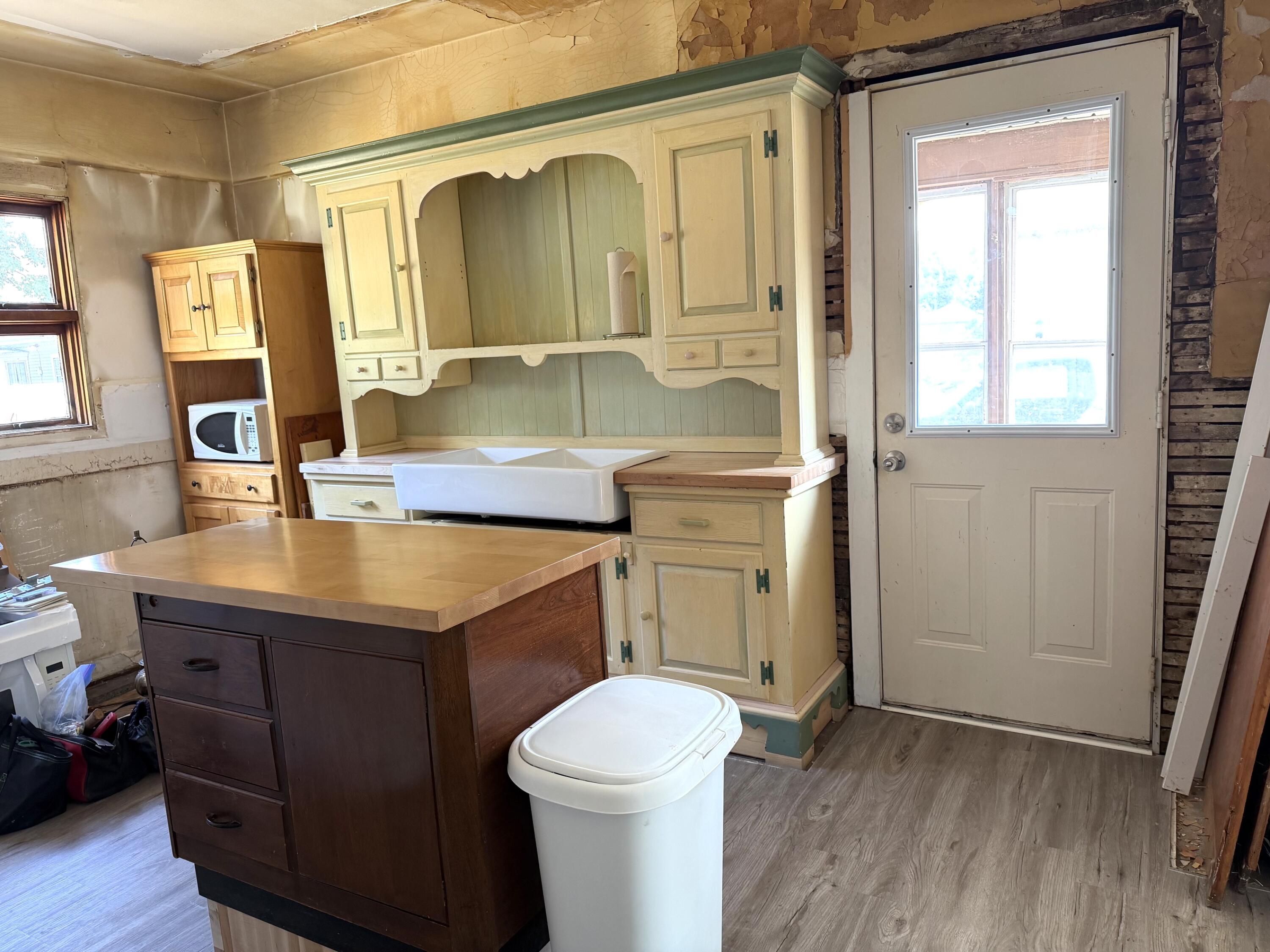 52 Iona Avenue Muskegon MI 49442