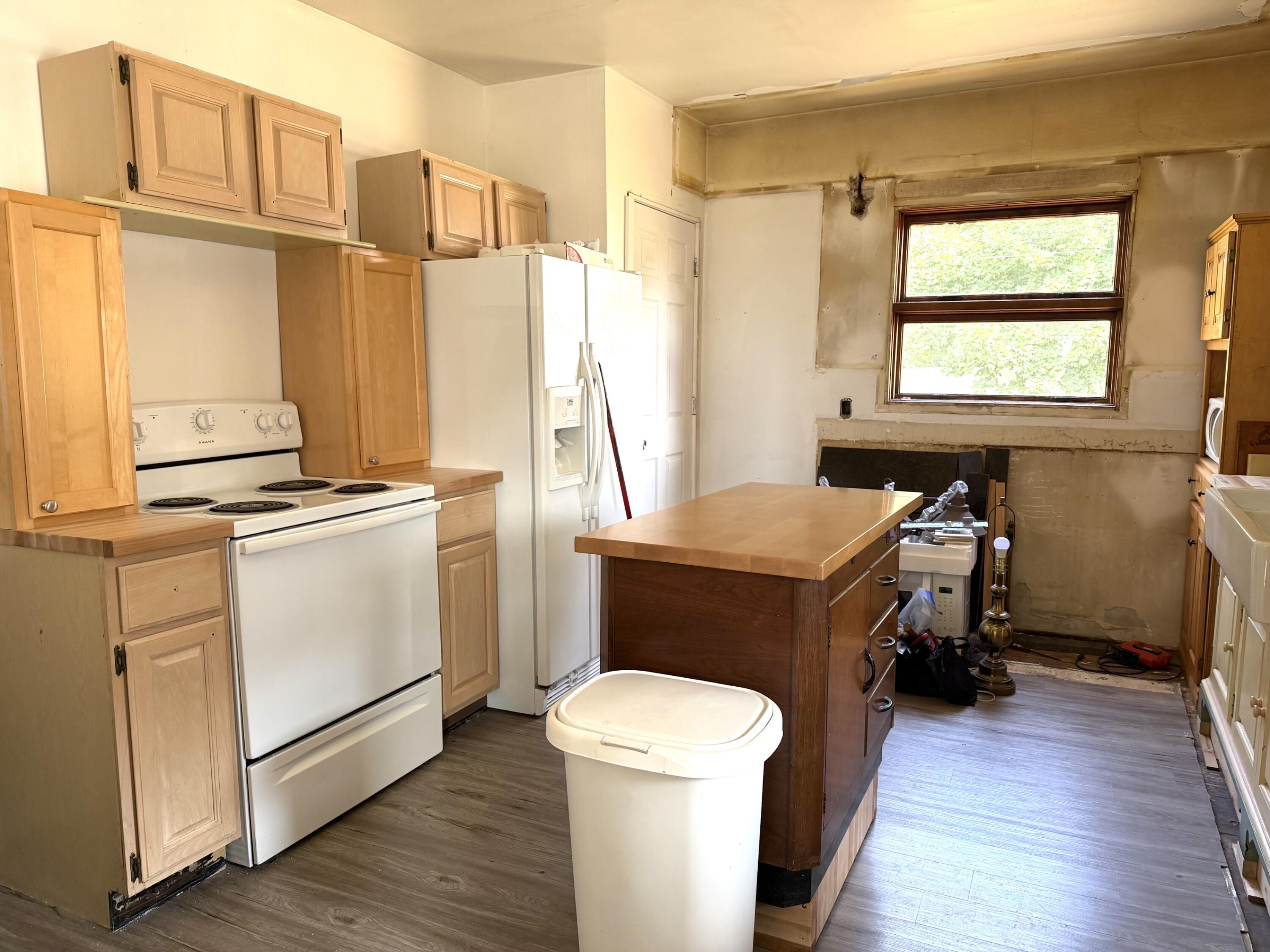 52 Iona Avenue Muskegon MI 49442