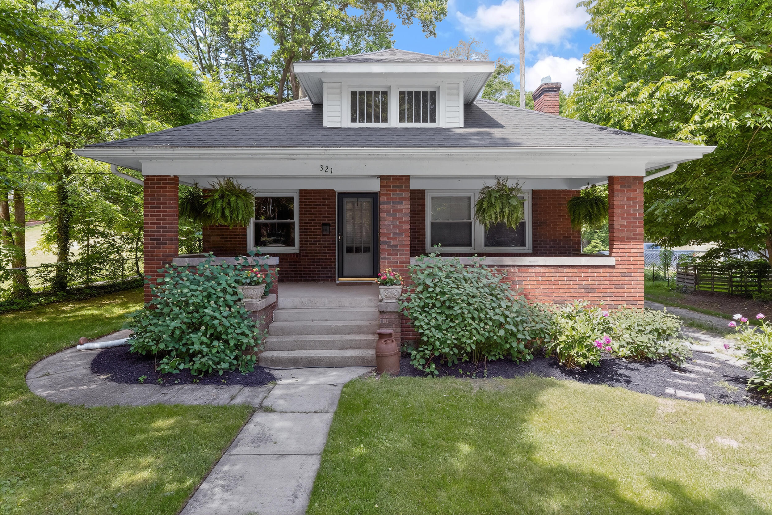 321 N Broadway Street Cassopolis MI 49031