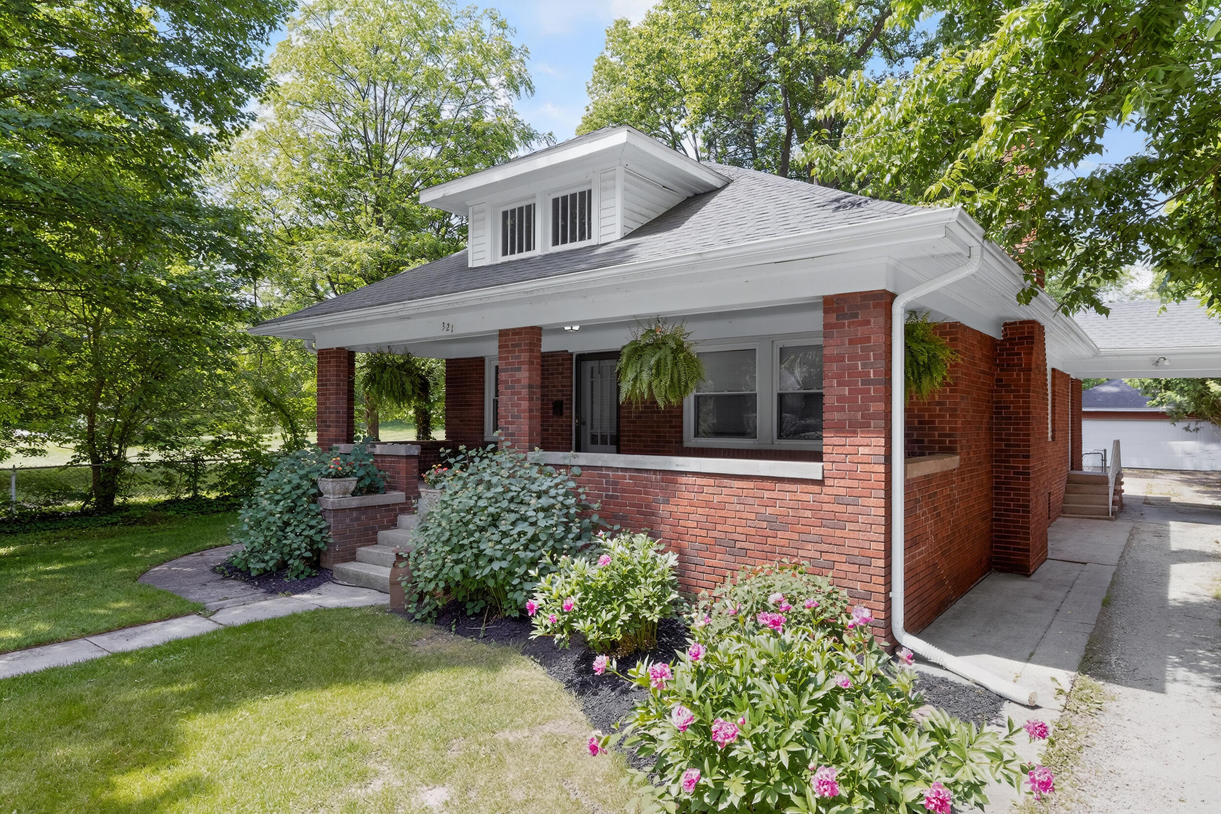 321 N Broadway Street Cassopolis MI 49031