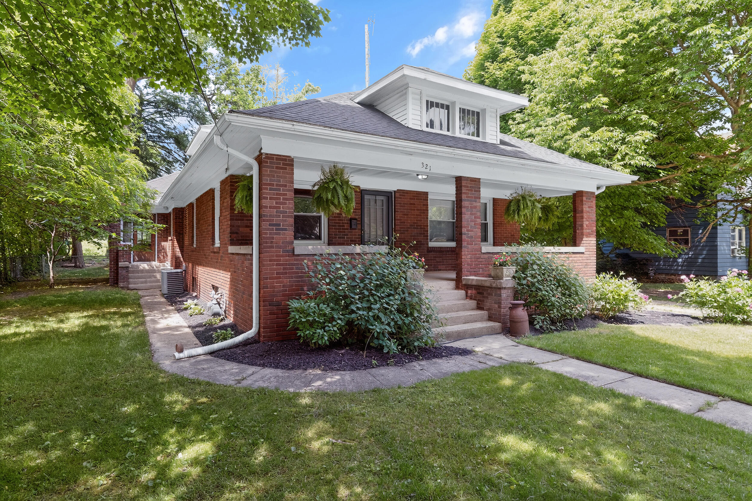 321 N Broadway Street Cassopolis MI 49031