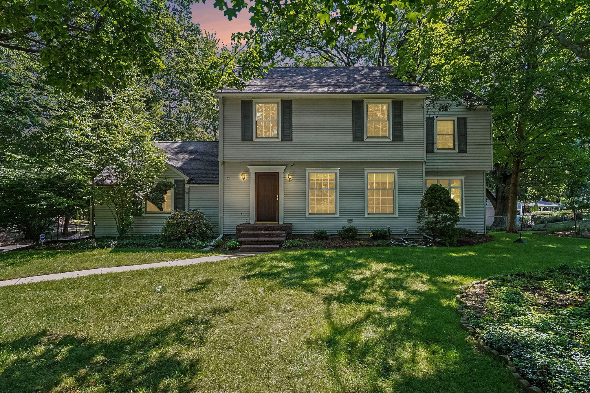 1110 Oakleigh Avenue NW Grand Rapids MI 49504