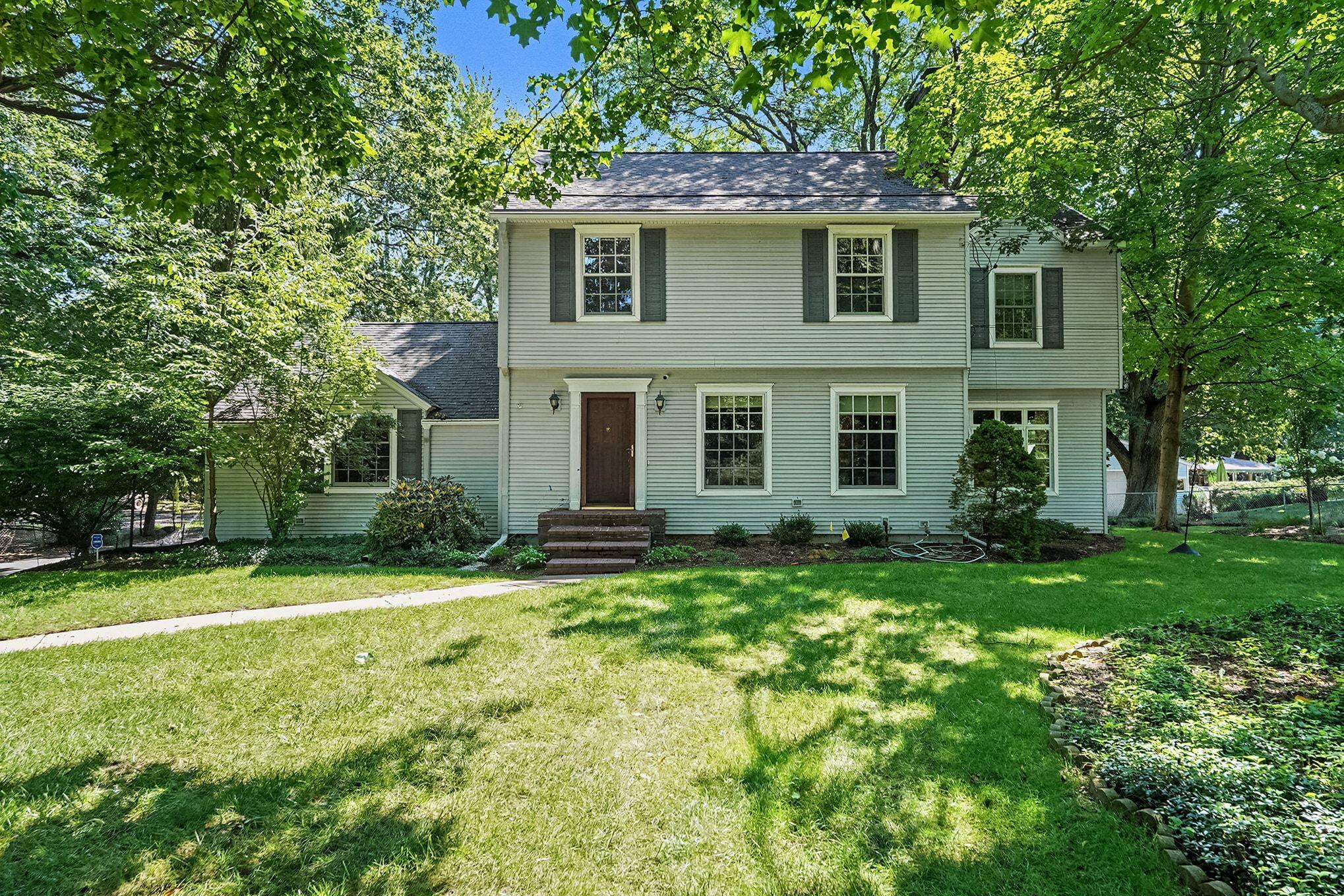 1110 Oakleigh Avenue NW Grand Rapids MI 49504