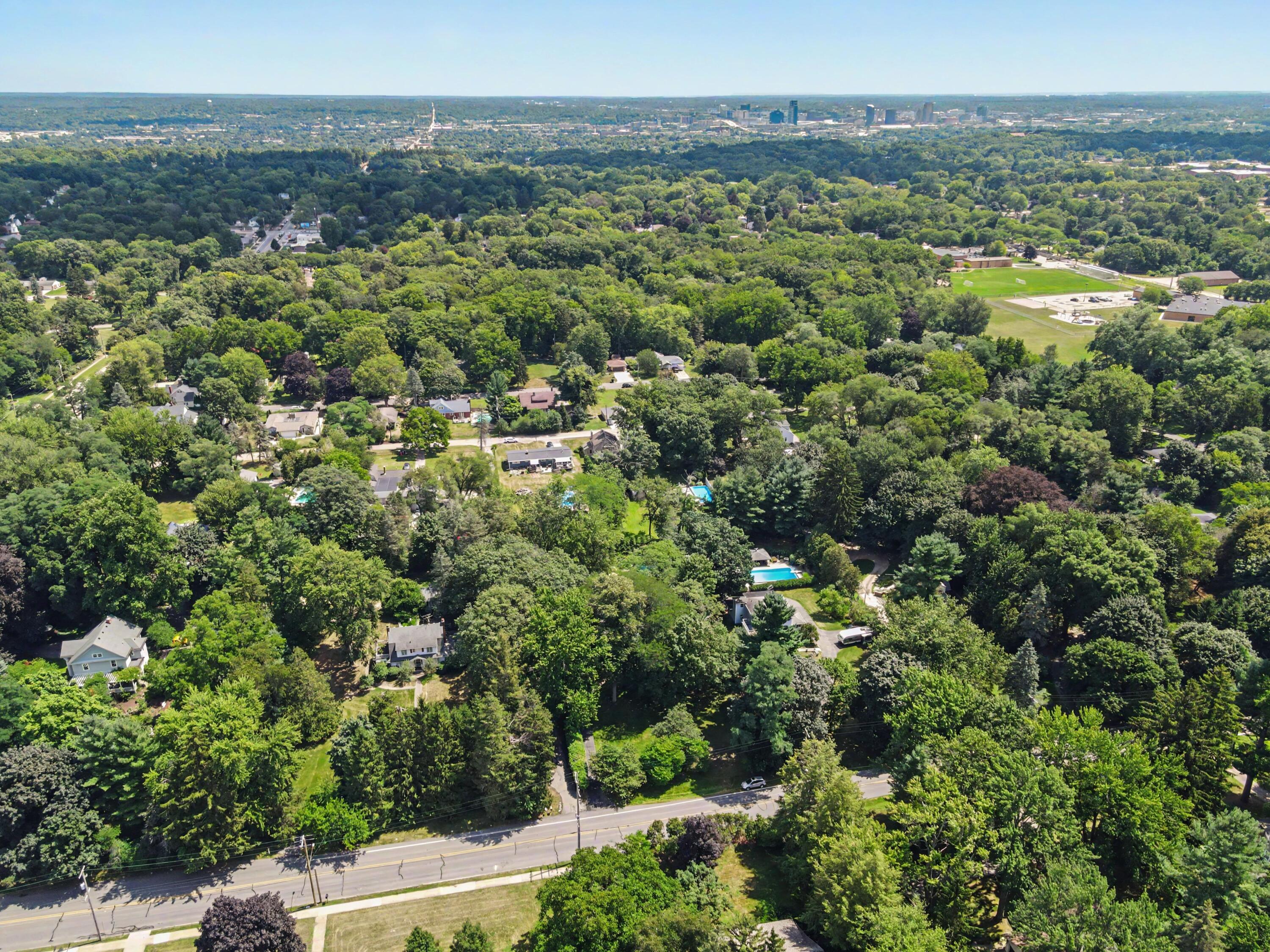 1110 Oakleigh Avenue NW Grand Rapids MI 49504